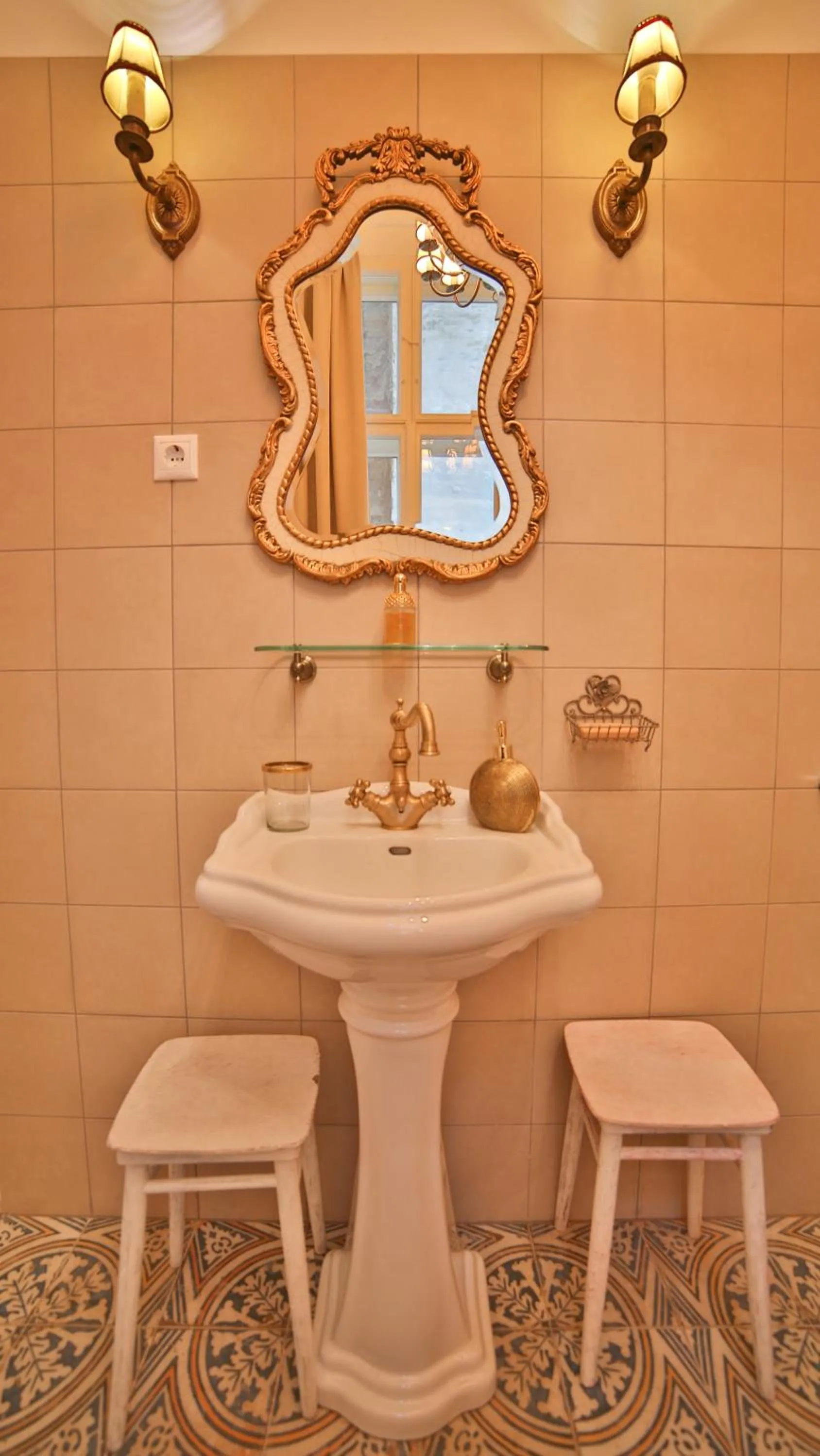 Bathroom in Nadi's Home – Heart of Budapest