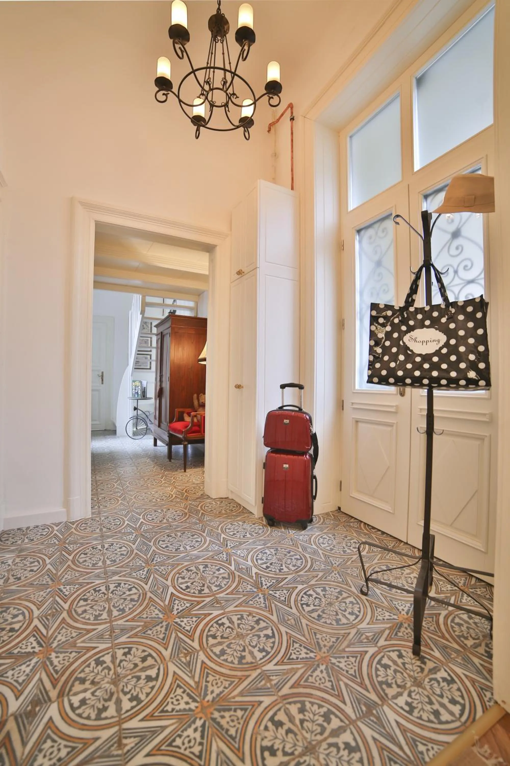 Decorative detail in Nadi's Home – Heart of Budapest