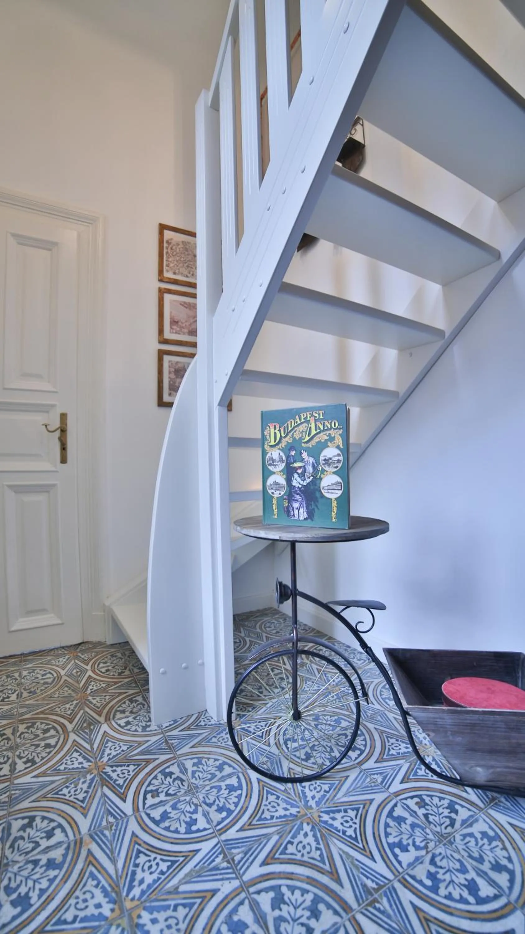 Decorative detail in Nadi's Home – Heart of Budapest