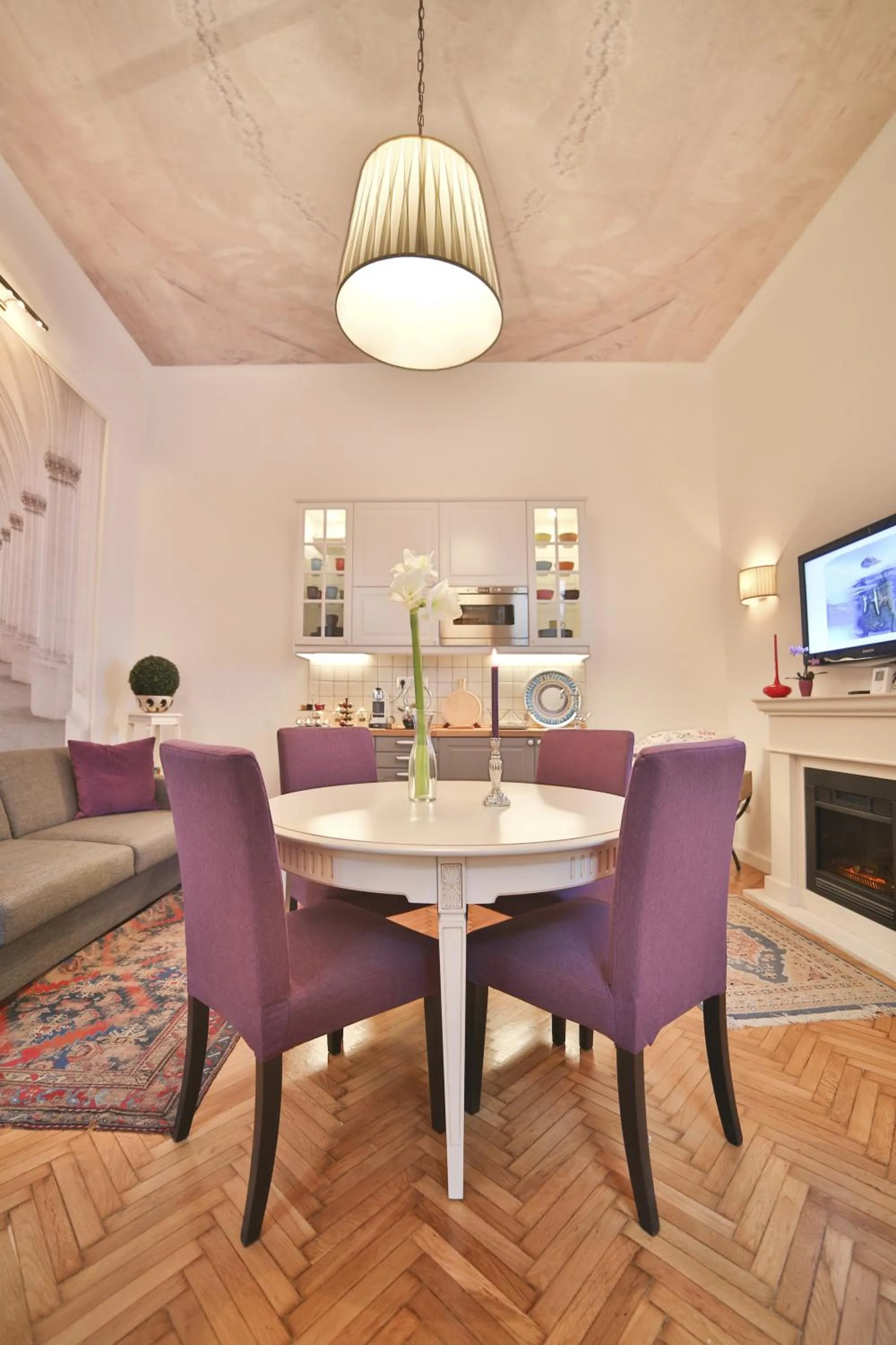 Dining area in Nadi's Home – Heart of Budapest