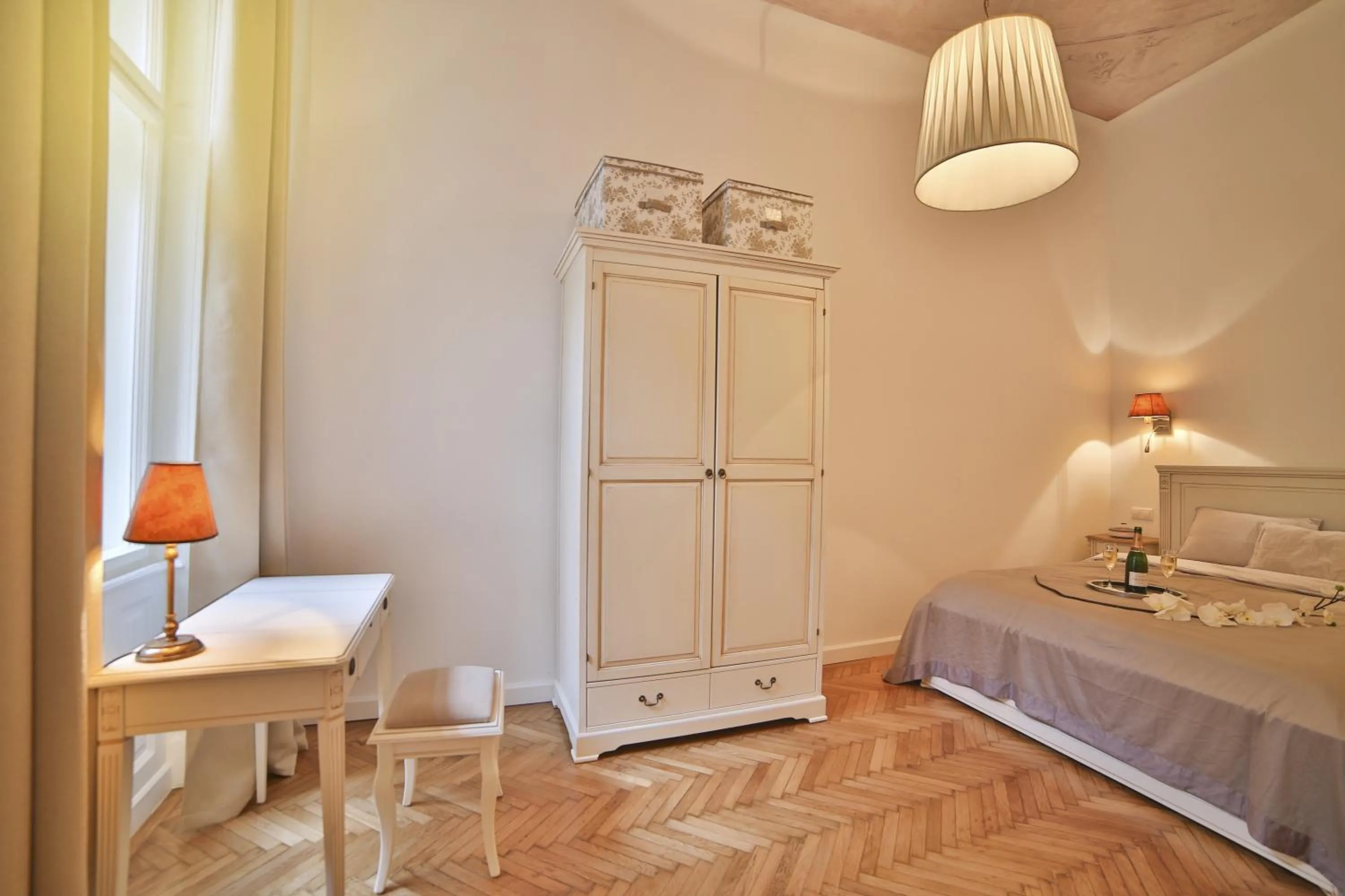 Photo of the whole room, Bed in Nadi's Home – Heart of Budapest
