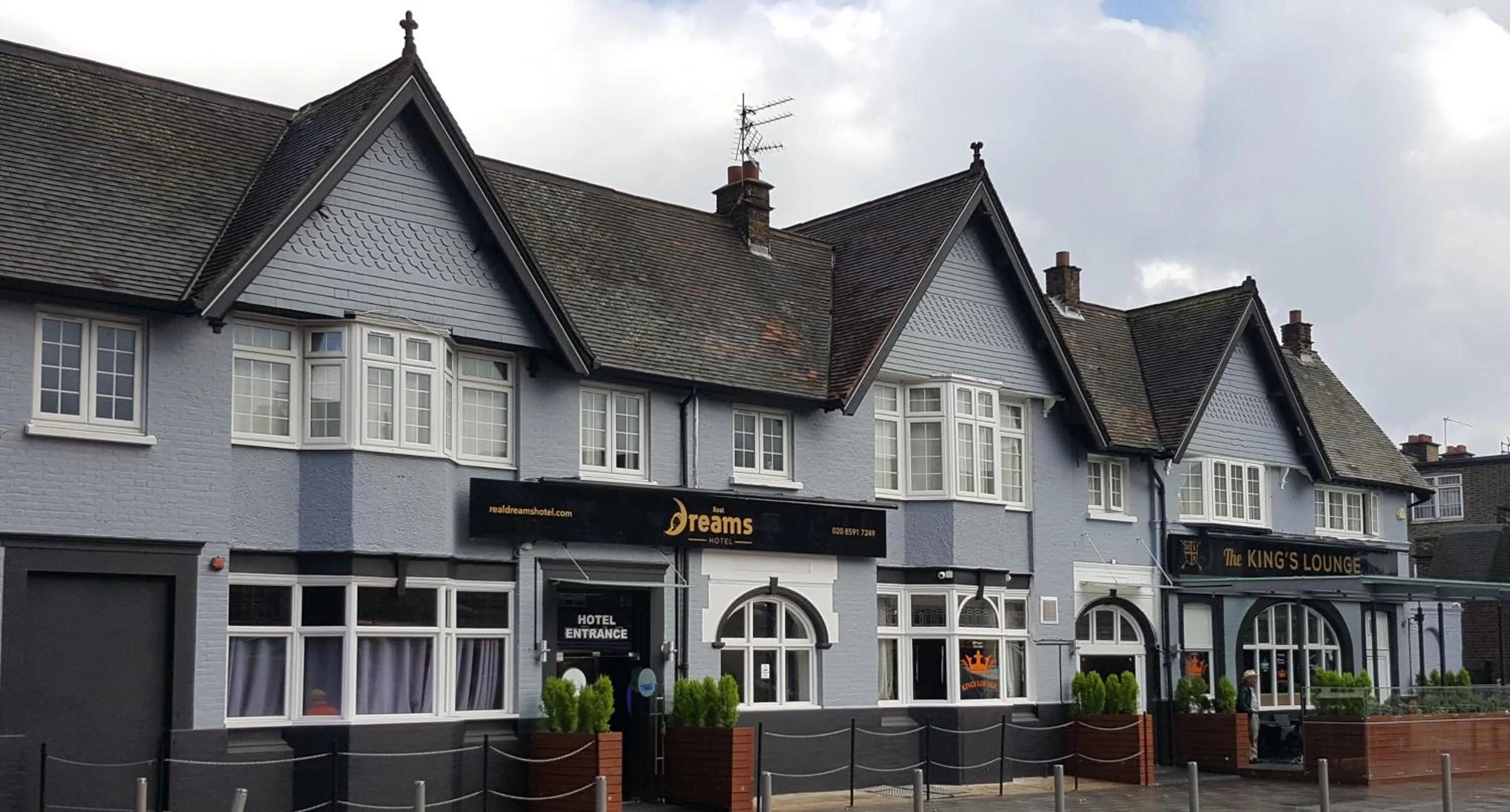 Facade/entrance in Dreams Hotel