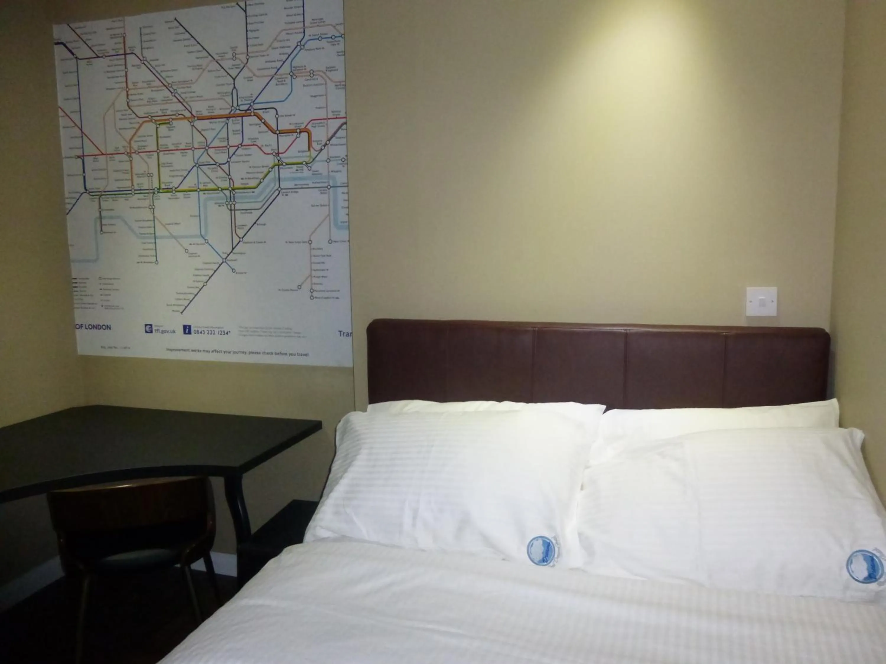 Bedroom, Bed in Dreams Hotel