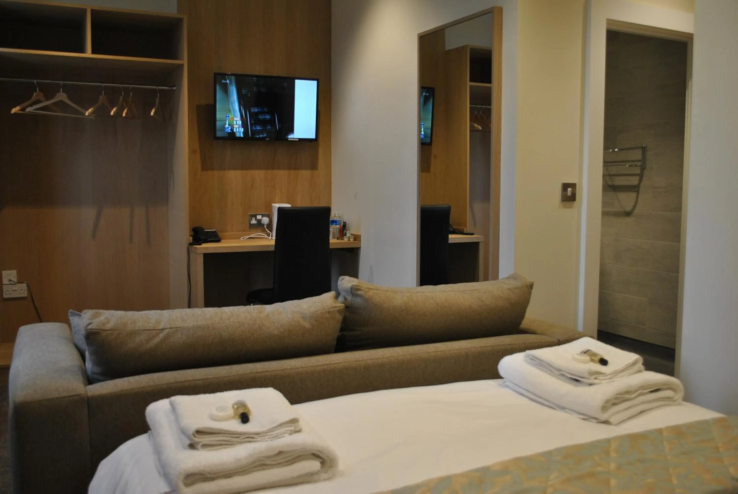 Bedroom, Bed in Dreams Hotel