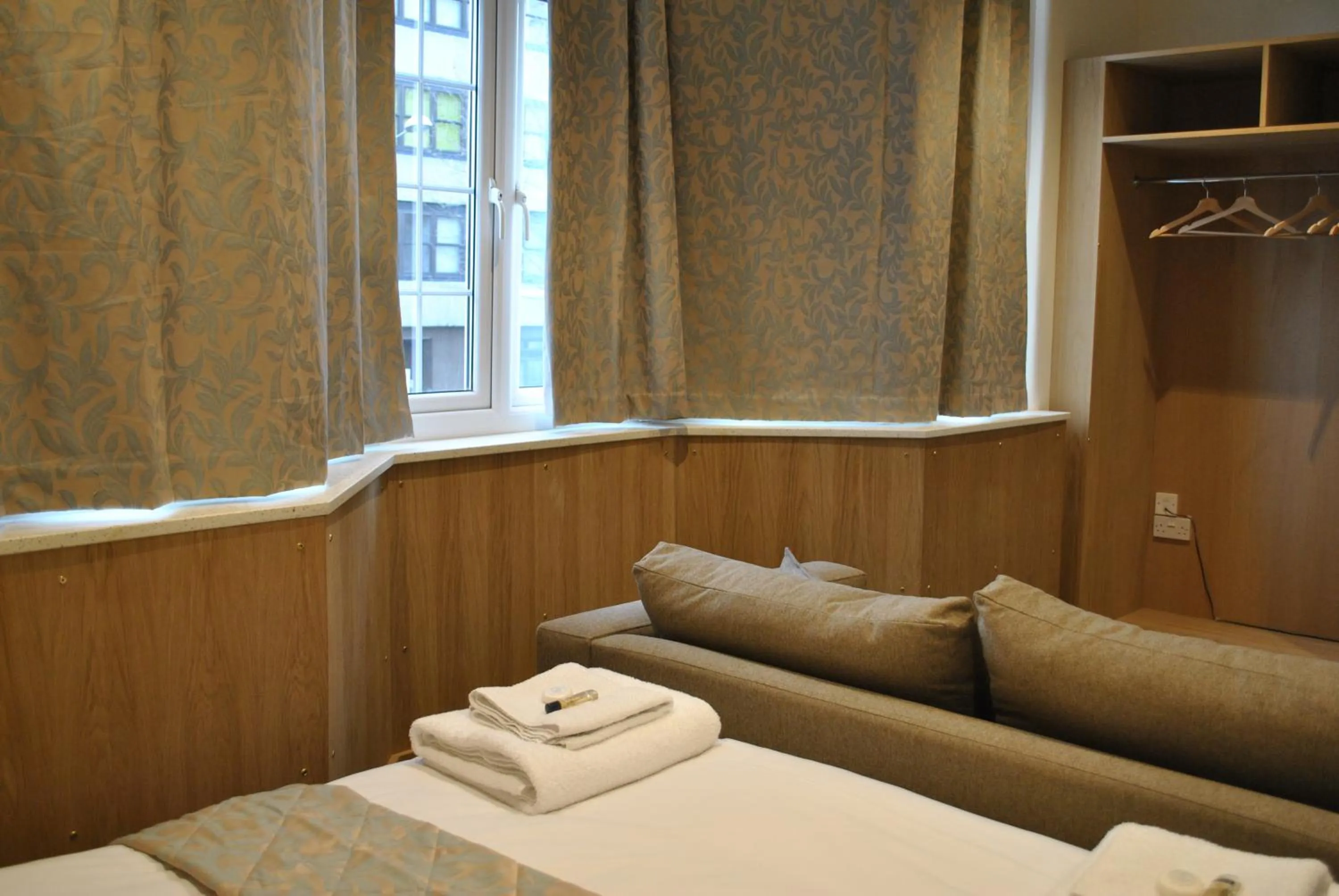 Bedroom, Bed in Dreams Hotel