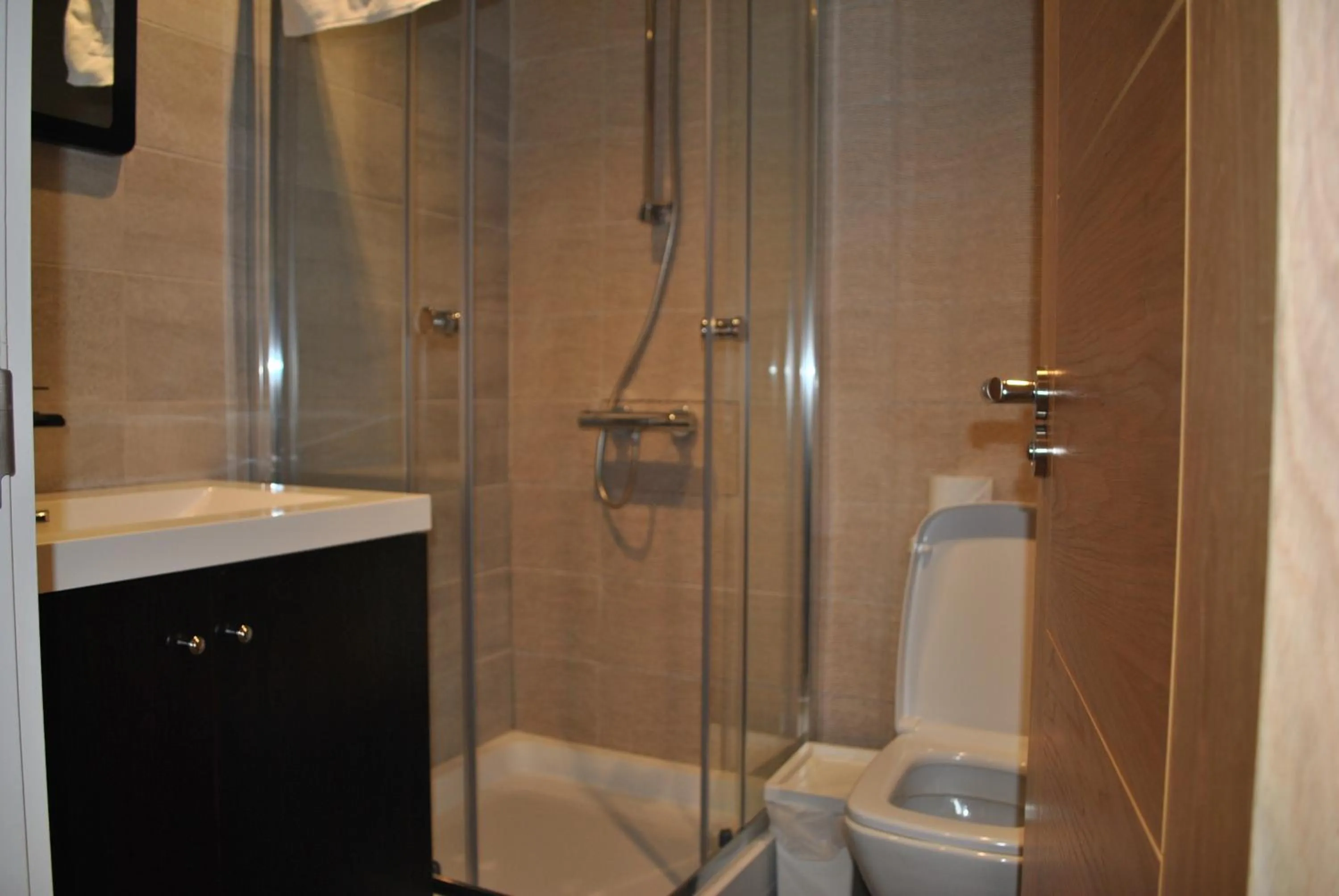 Shower in Dreams Hotel