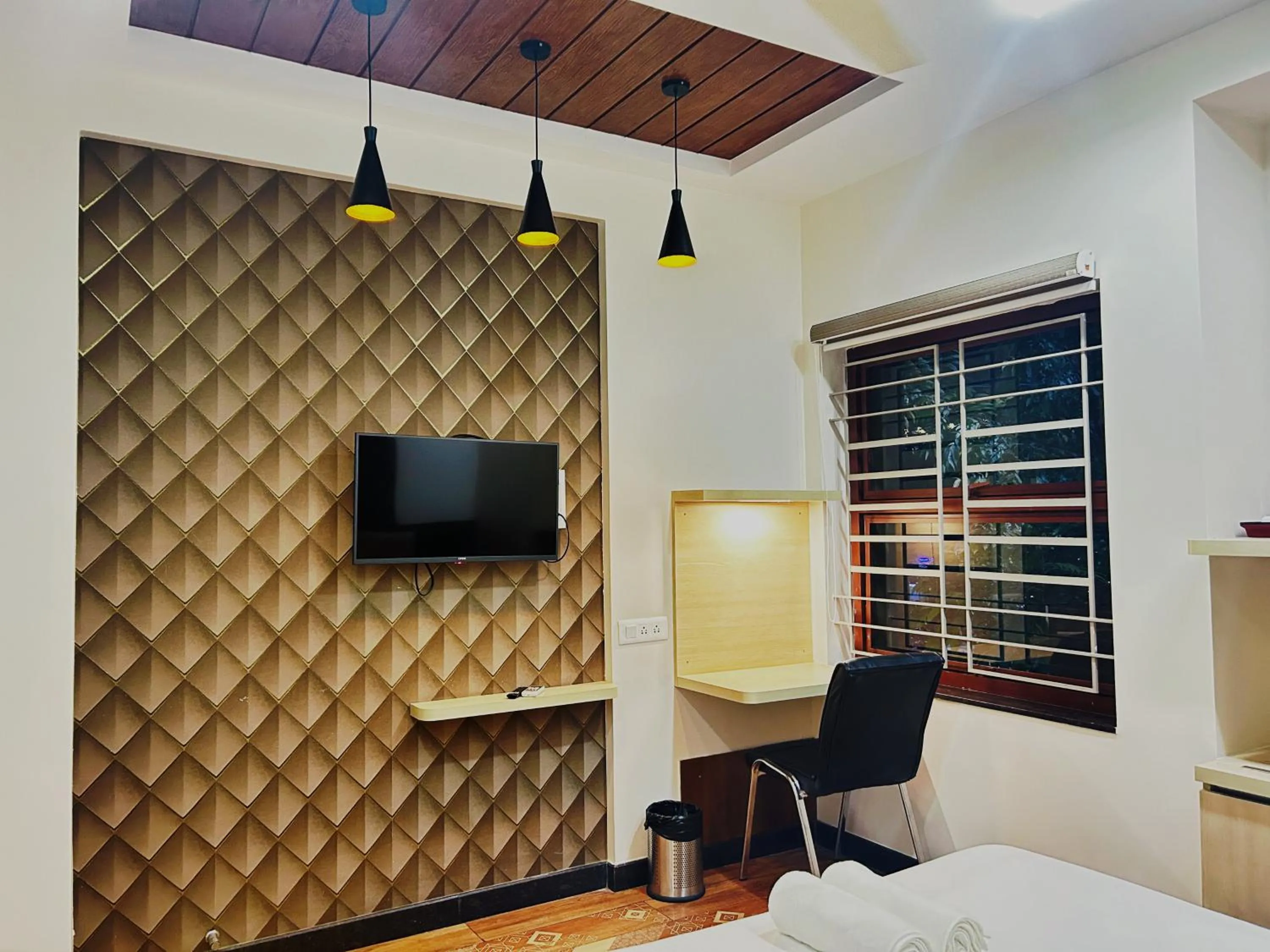 View (from property/room), Bed in Hotel Rize Inn