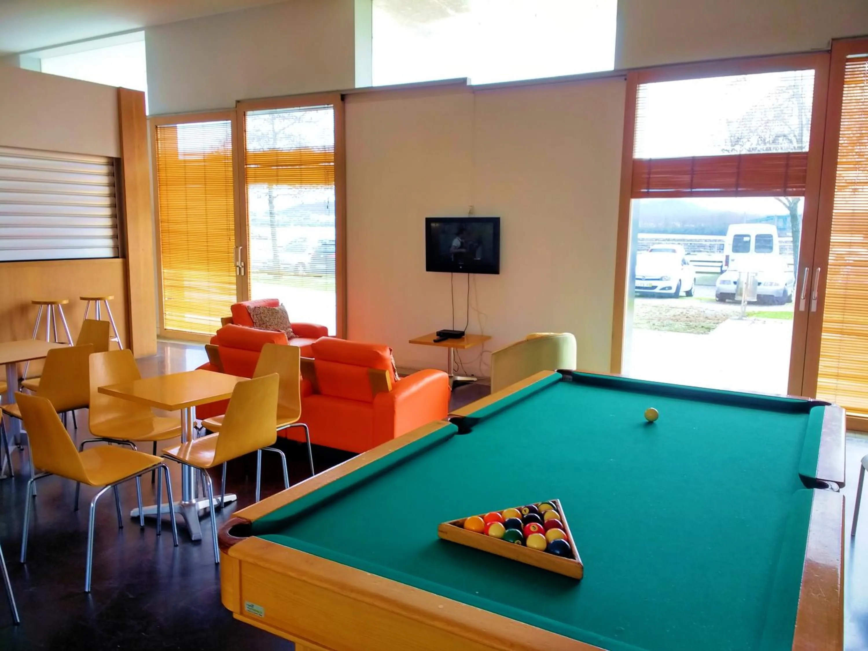 Communal lounge/ TV room in HI Viana do Castelo - Pousada de Juventude