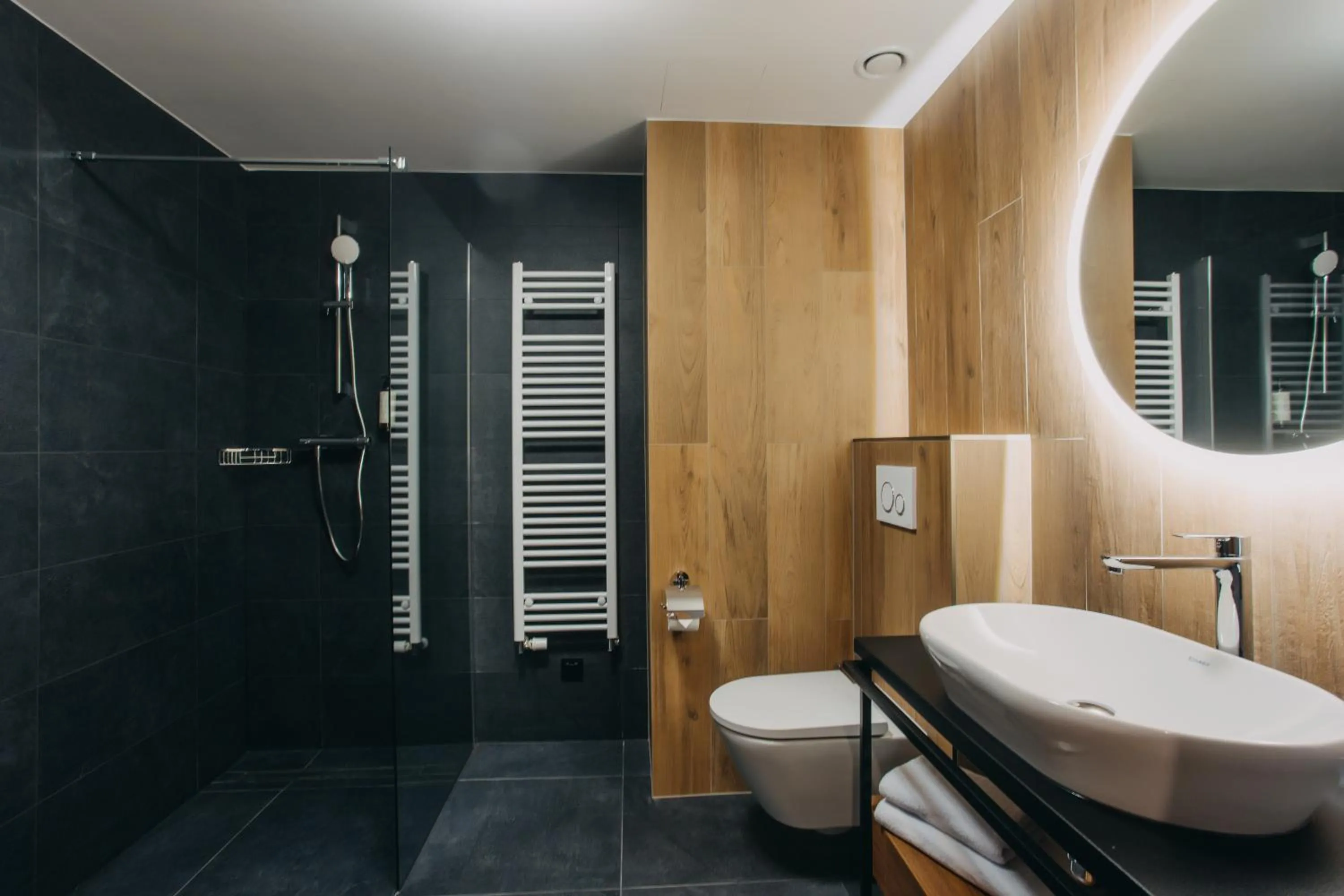 Shower in Forest Park Resort & SPA