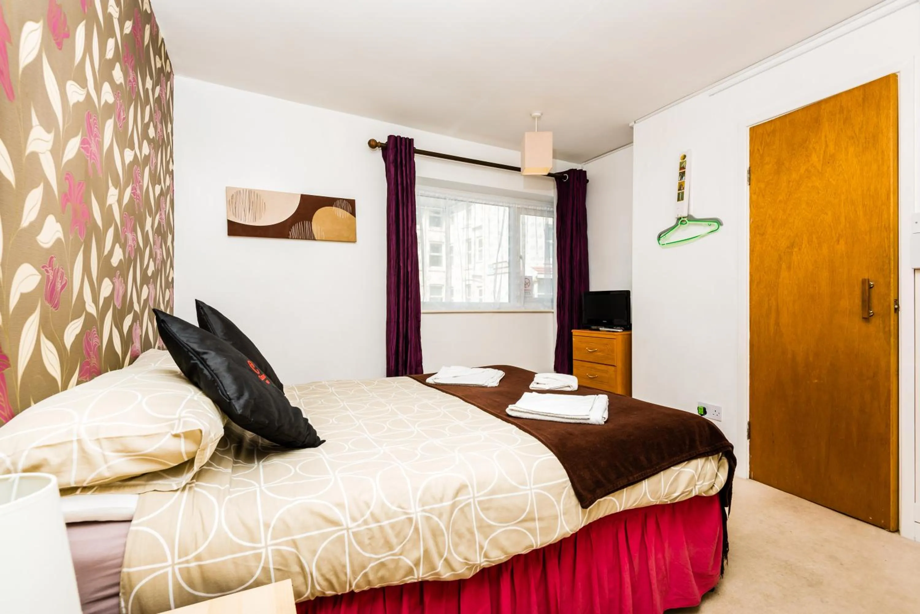 Bed in UK Travel & Hospitality LTD TA Canberra Hotel