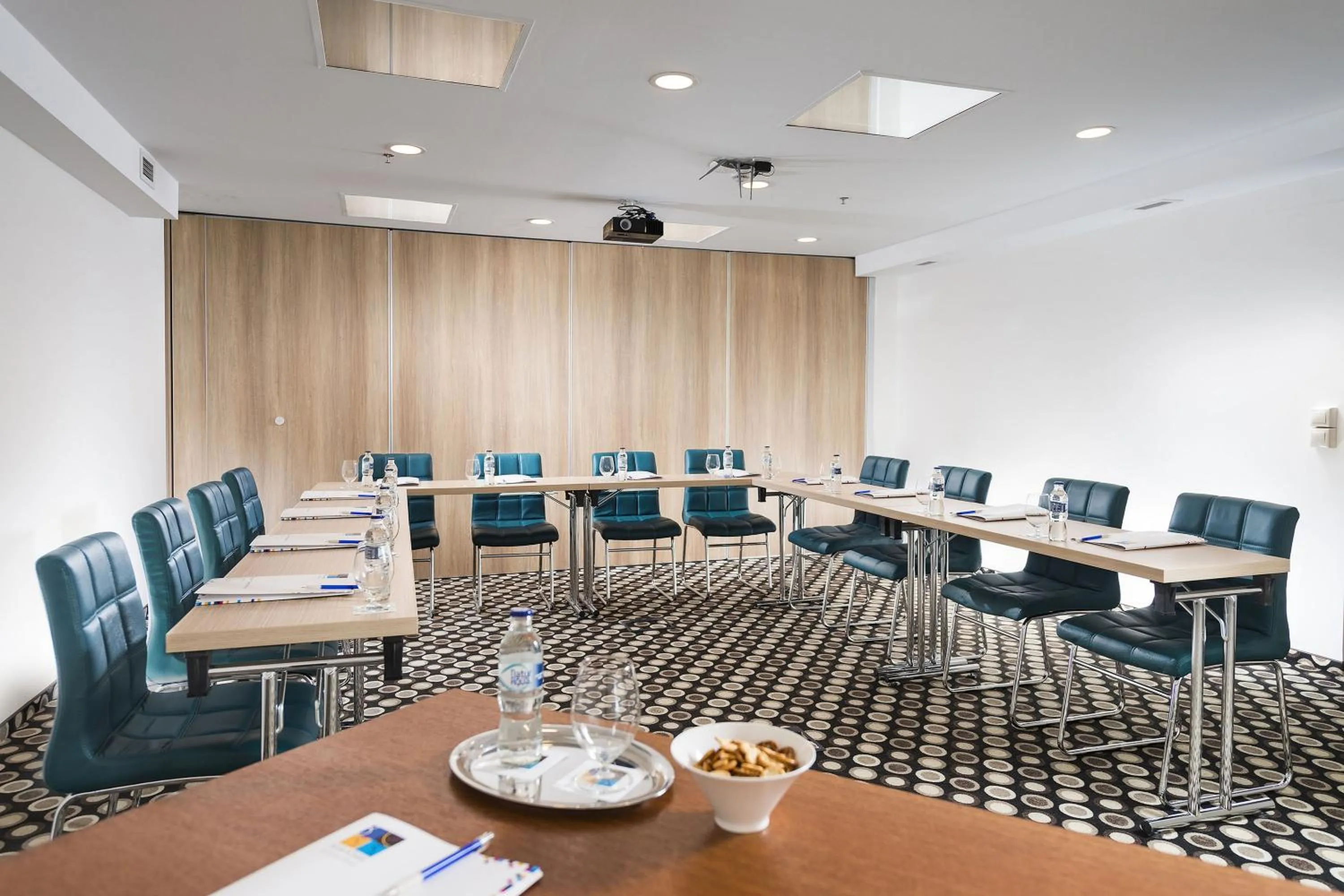 Business facilities in Bo33 Hotel Family & Suites