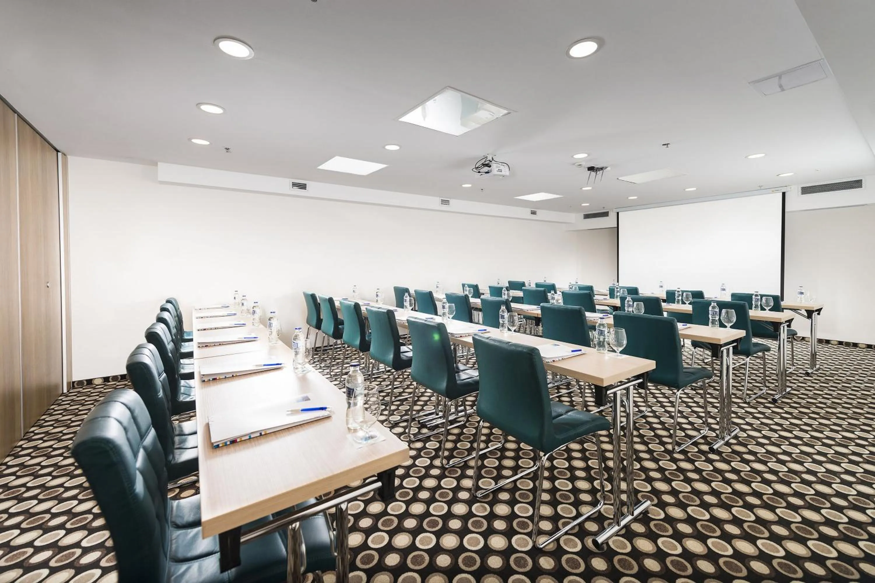 Business facilities in Bo33 Hotel Family & Suites