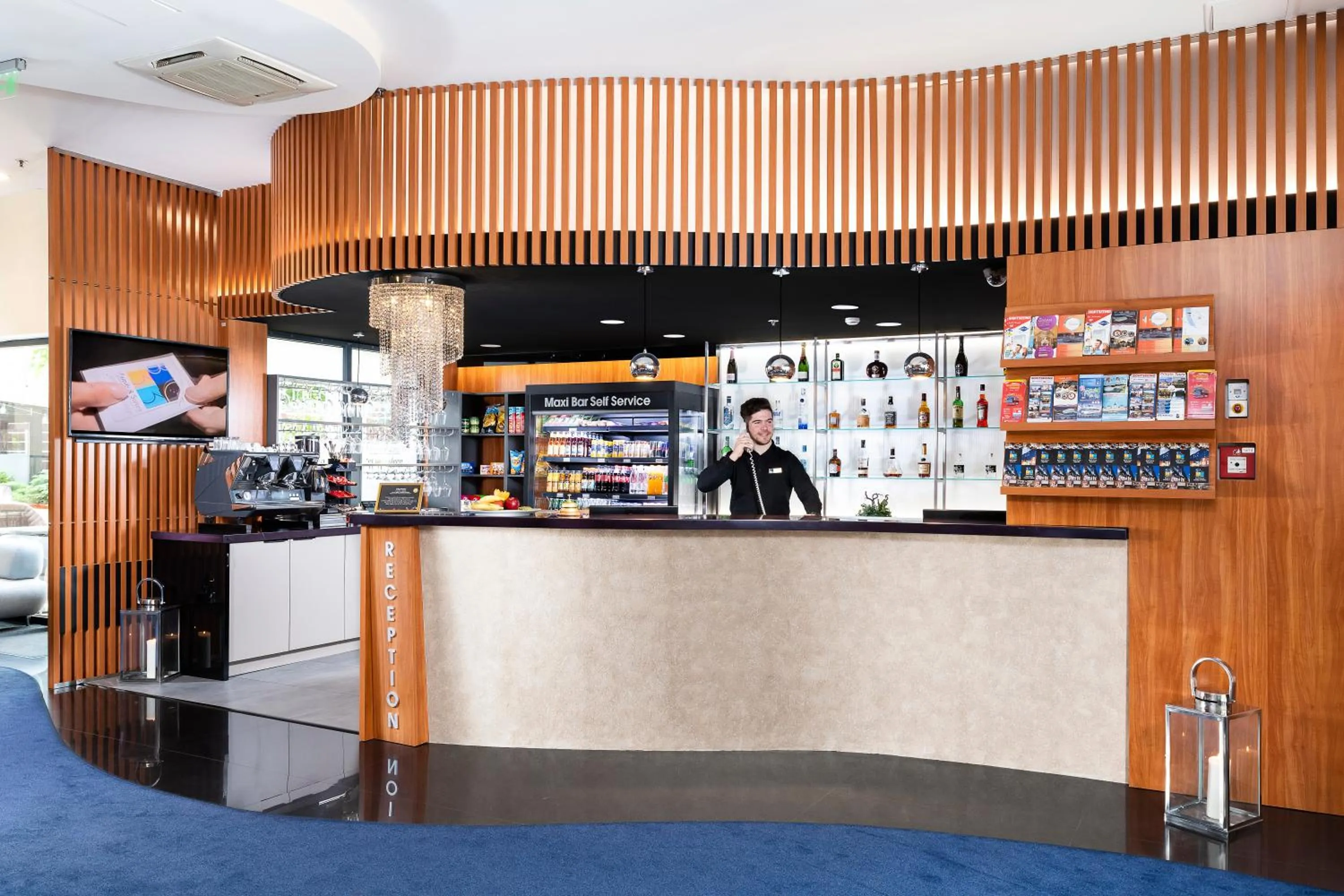 Lobby or reception in Bo33 Hotel Family & Suites