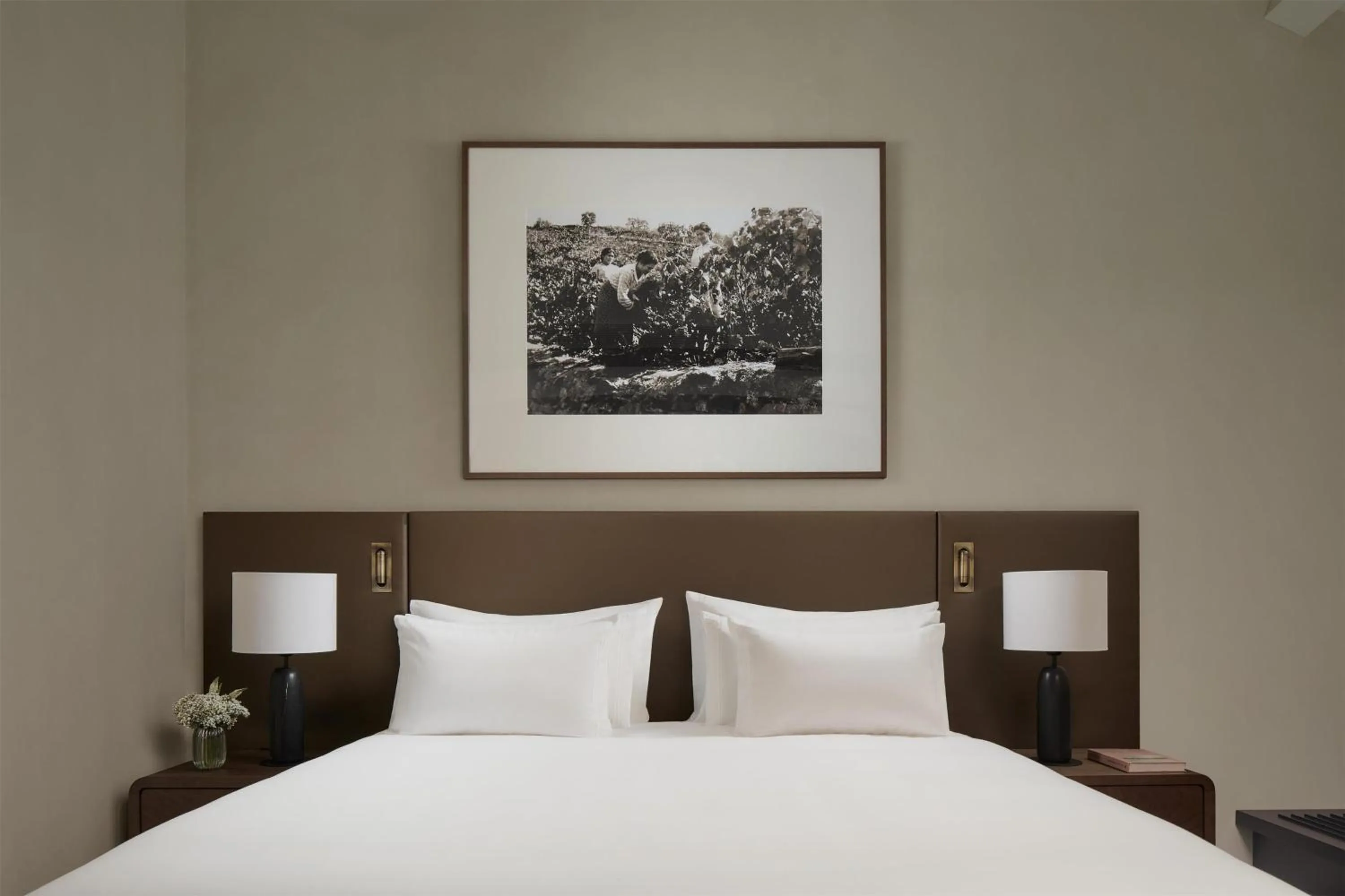 Bedroom, Bed in Tivoli Kopke Porto Gaia Hotel