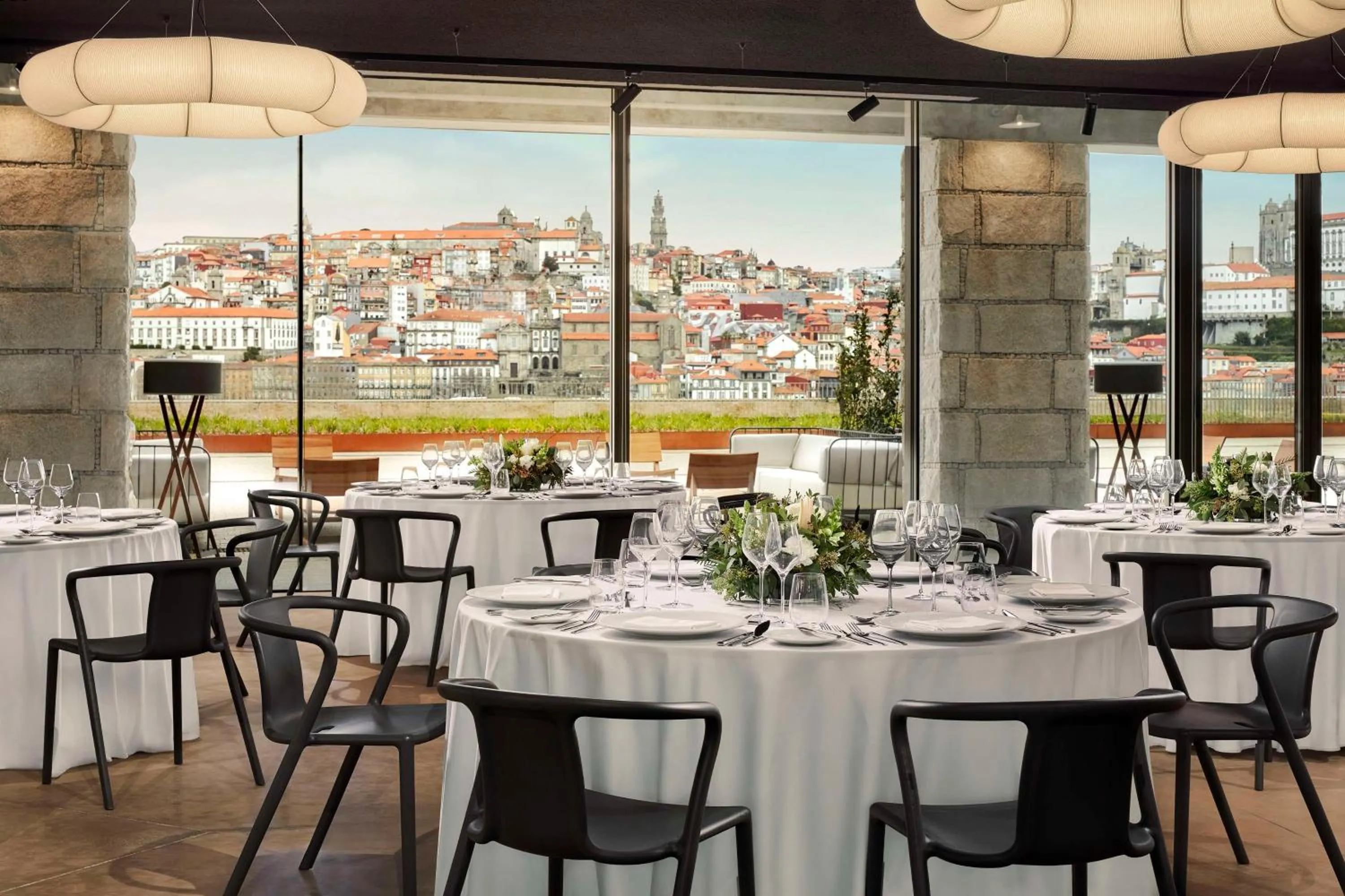 Restaurant/places to eat in Tivoli Kopke Porto Gaia Hotel