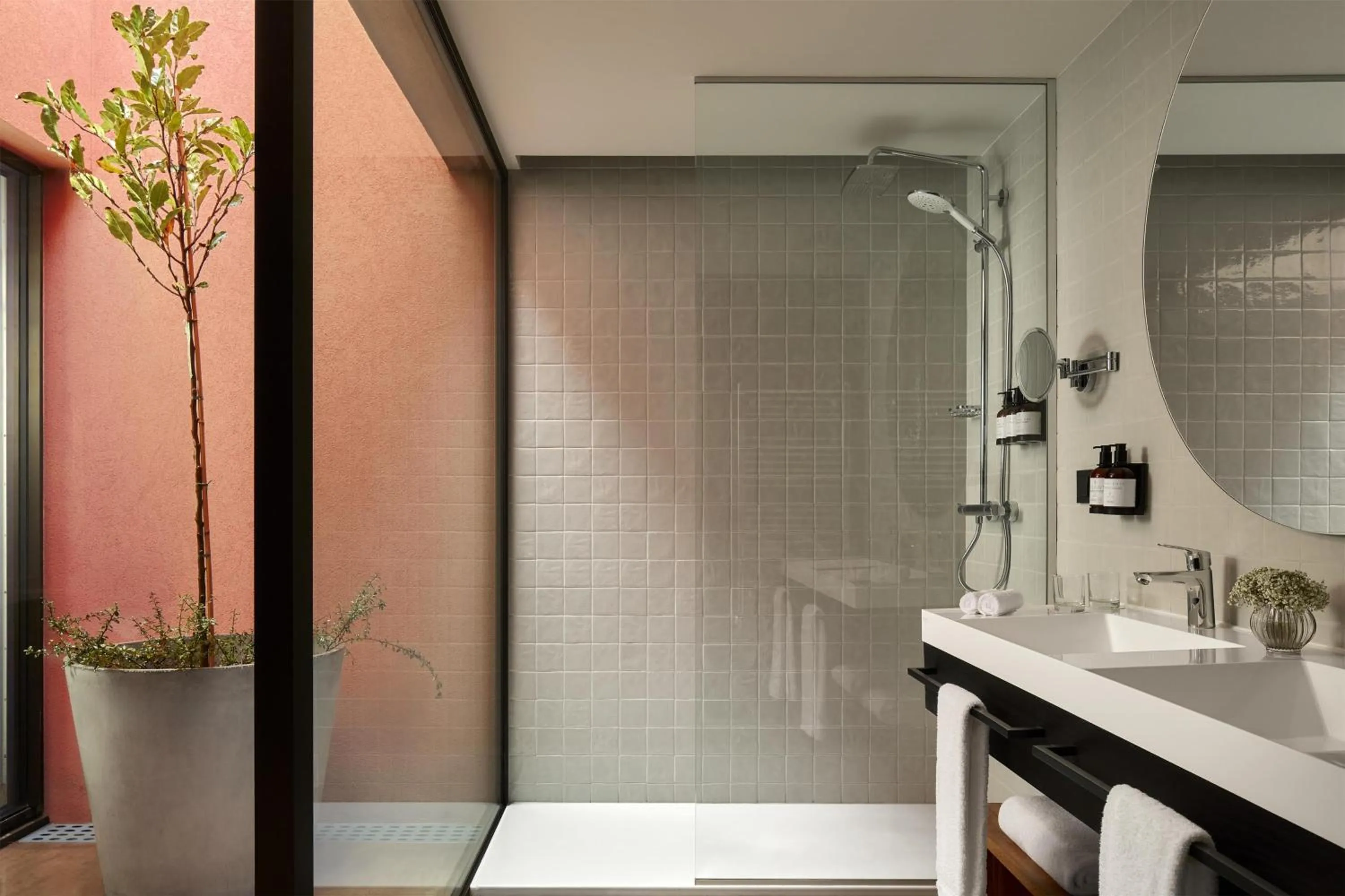 Bathroom in Tivoli Kopke Porto Gaia Hotel