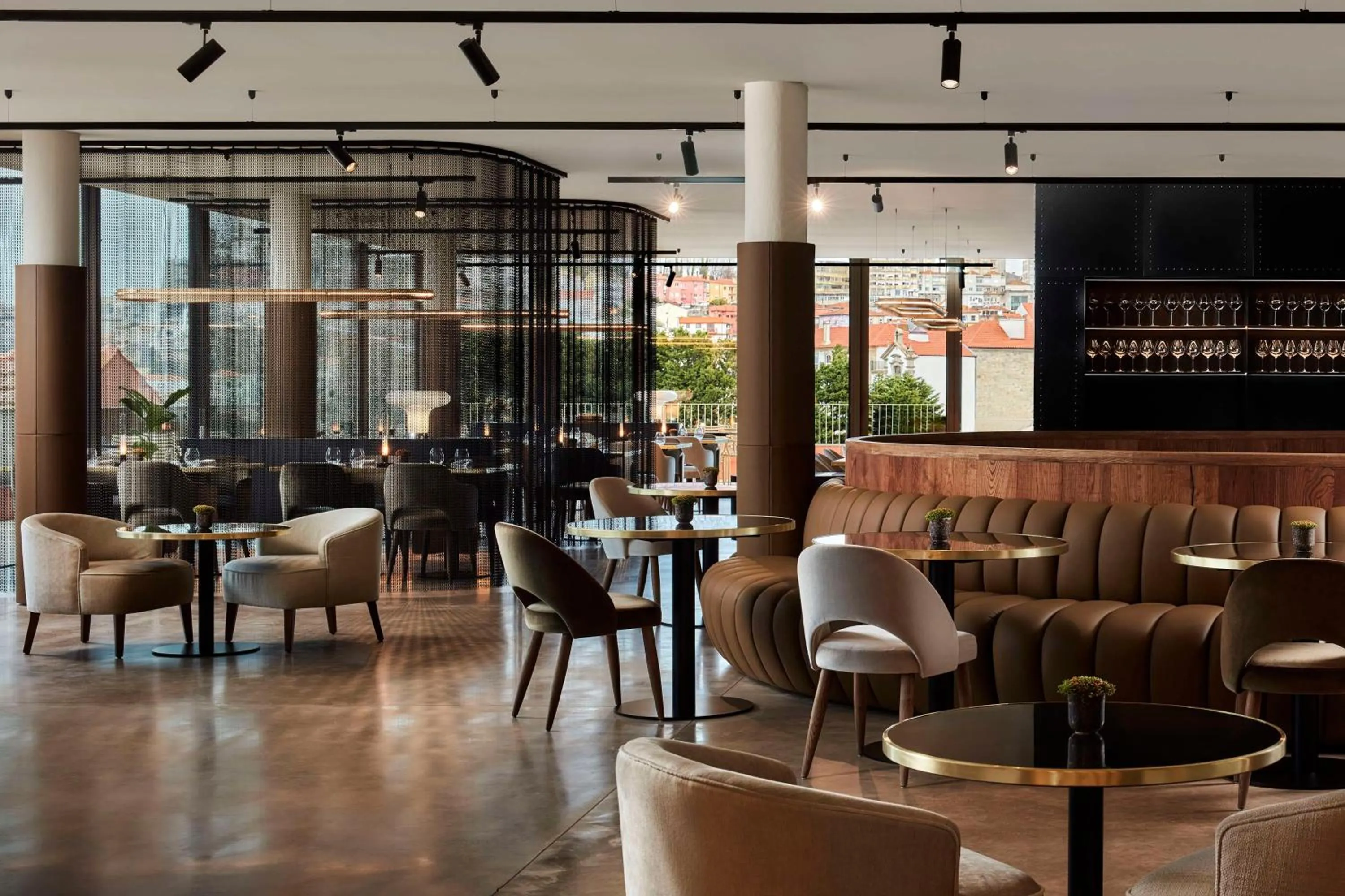 Restaurant/places to eat in Tivoli Kopke Porto Gaia Hotel