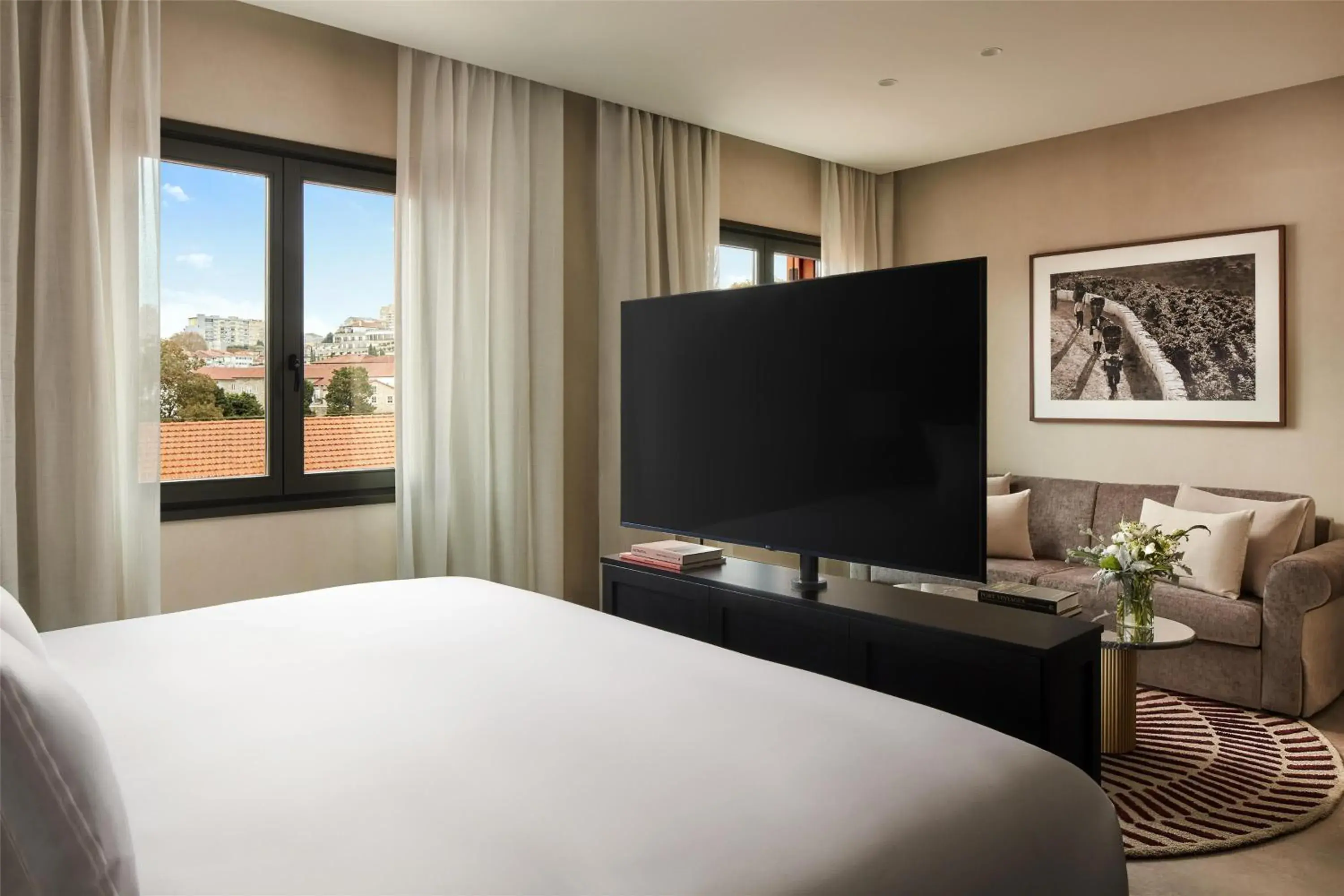 Photo of the whole room, Bed in Tivoli Kopke Porto Gaia Hotel Photo of the whole room, Bed in Tivoli Kopke Porto Gaia Hotel