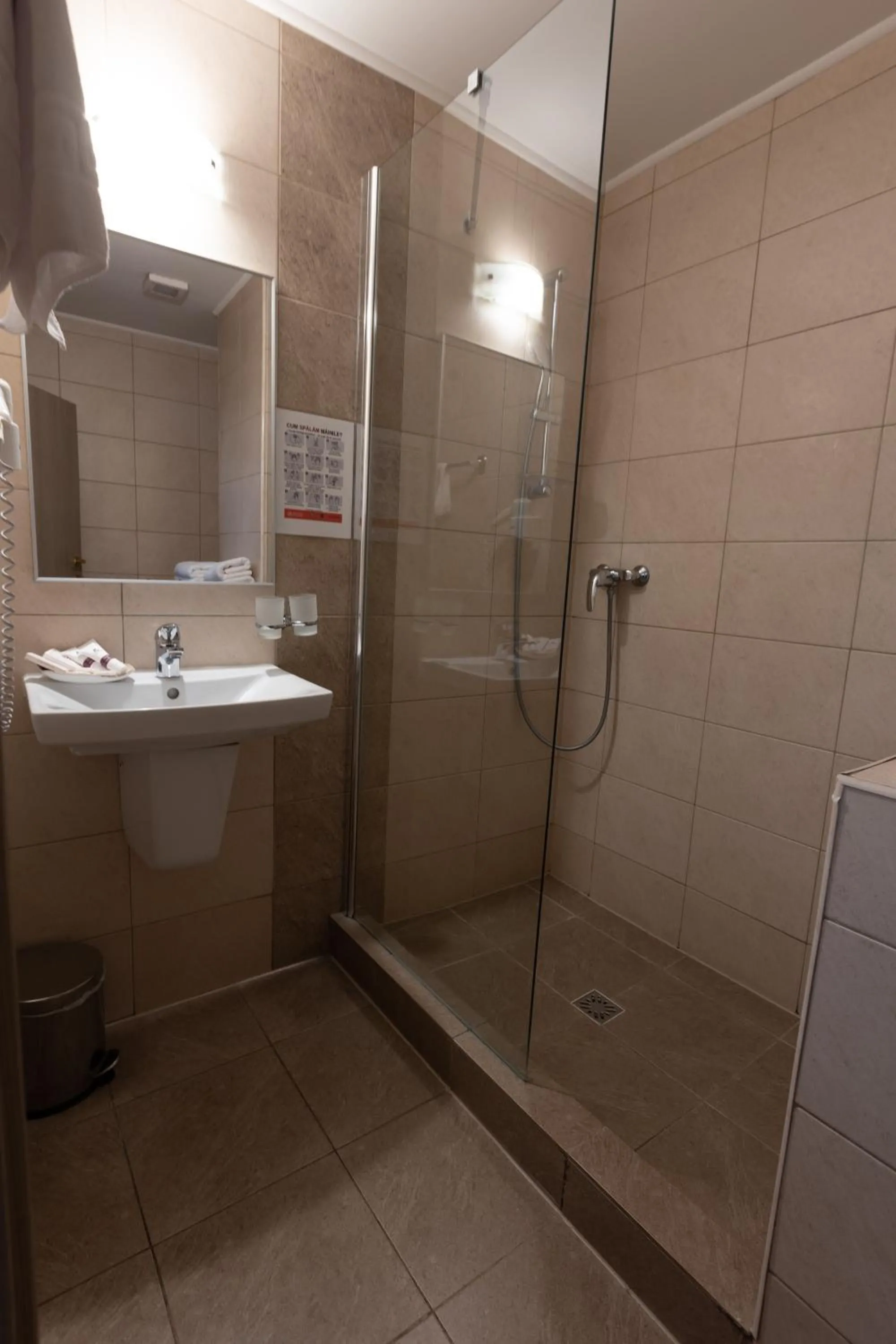 Twin Room - single occupancy in Hotel Corvaris