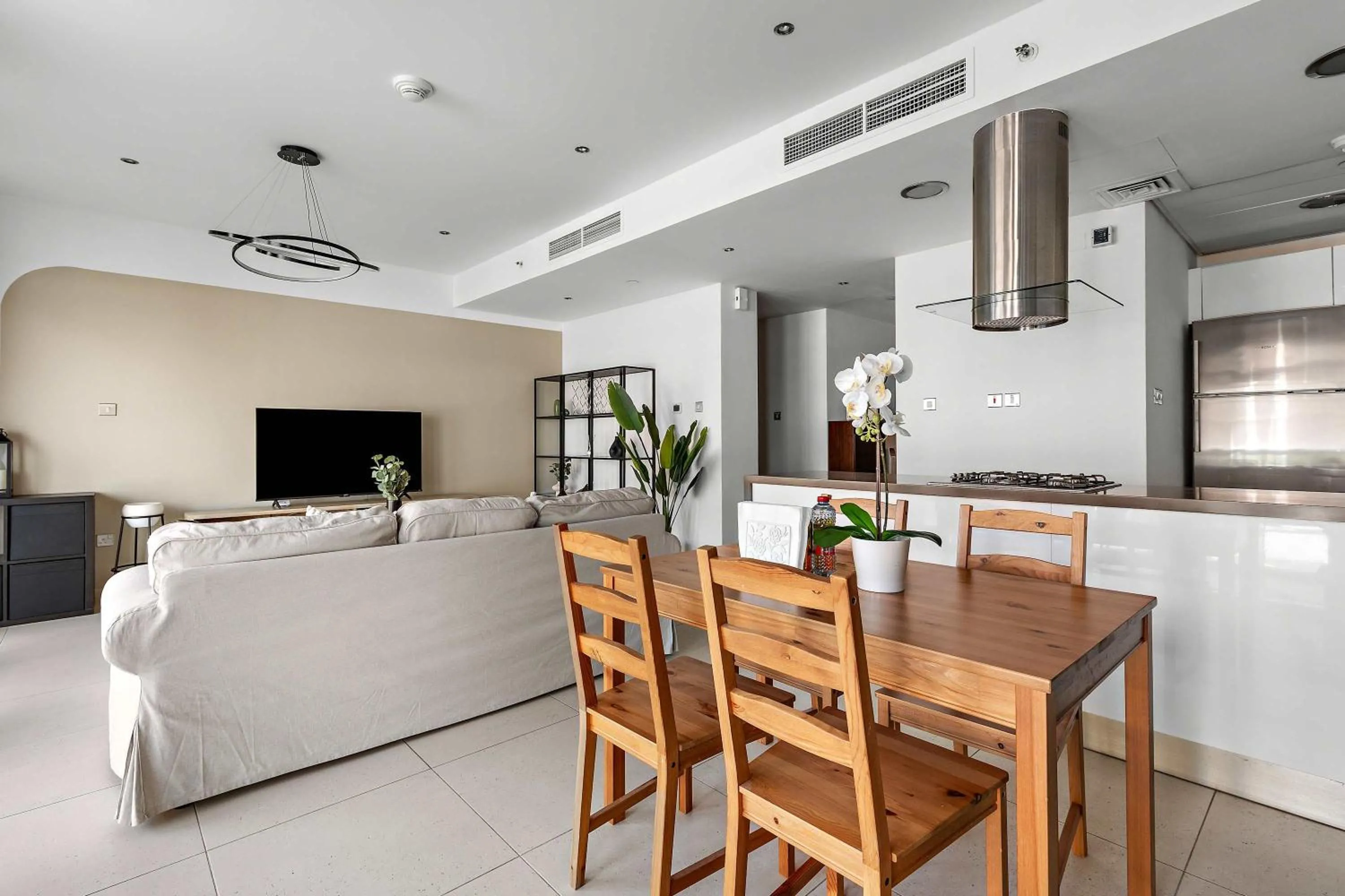 Kitchen or kitchenette in Silkhaus Vacation Homes Chic 1BDR at Al Bandar in Al Naseem A