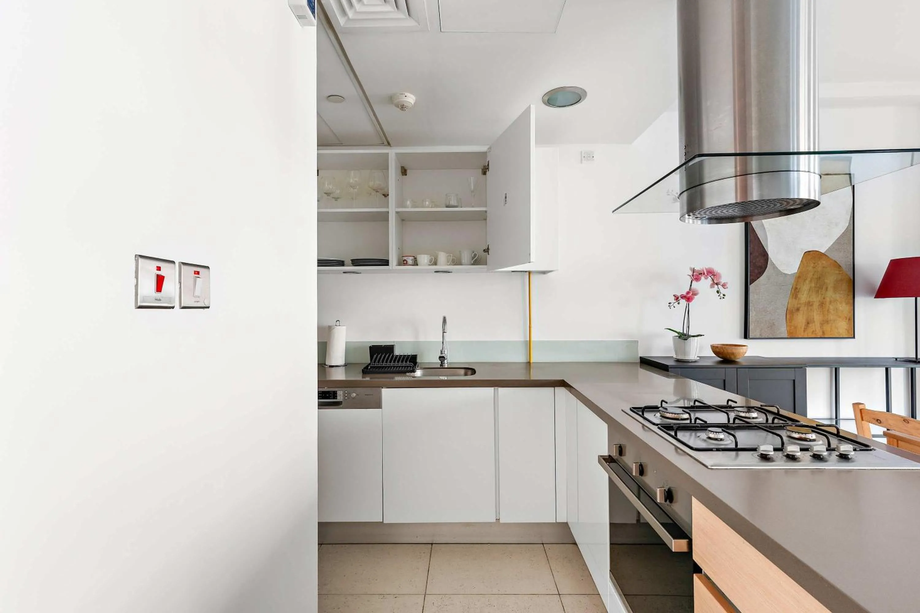 Kitchen or kitchenette in Silkhaus Vacation Homes Chic 1BDR at Al Bandar in Al Naseem A