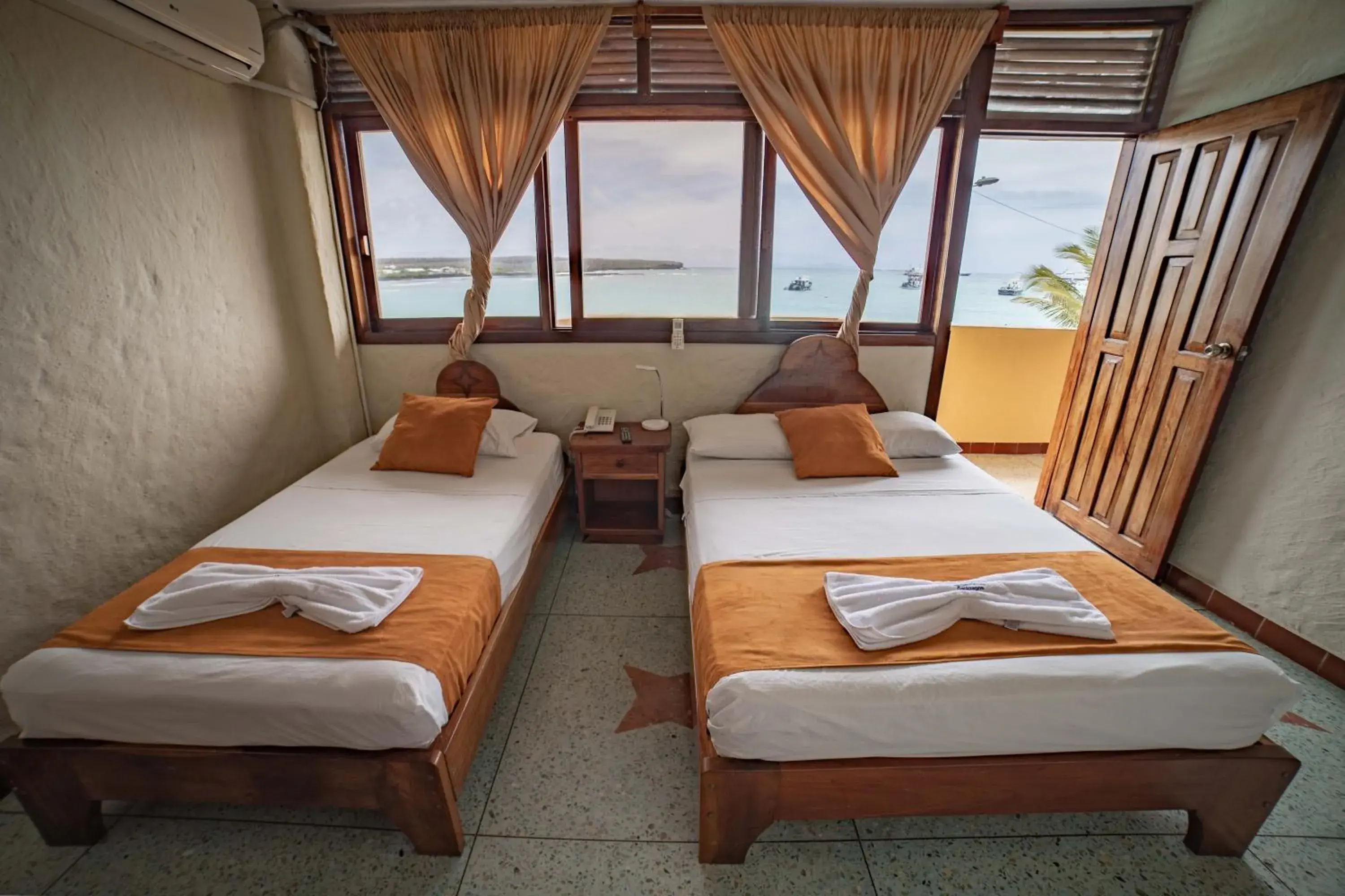 Double Room with Extra Bed and Sea View in Hostal Estrella de Mar Double Room with Extra Bed and Sea View in Hostal Estrella de Mar