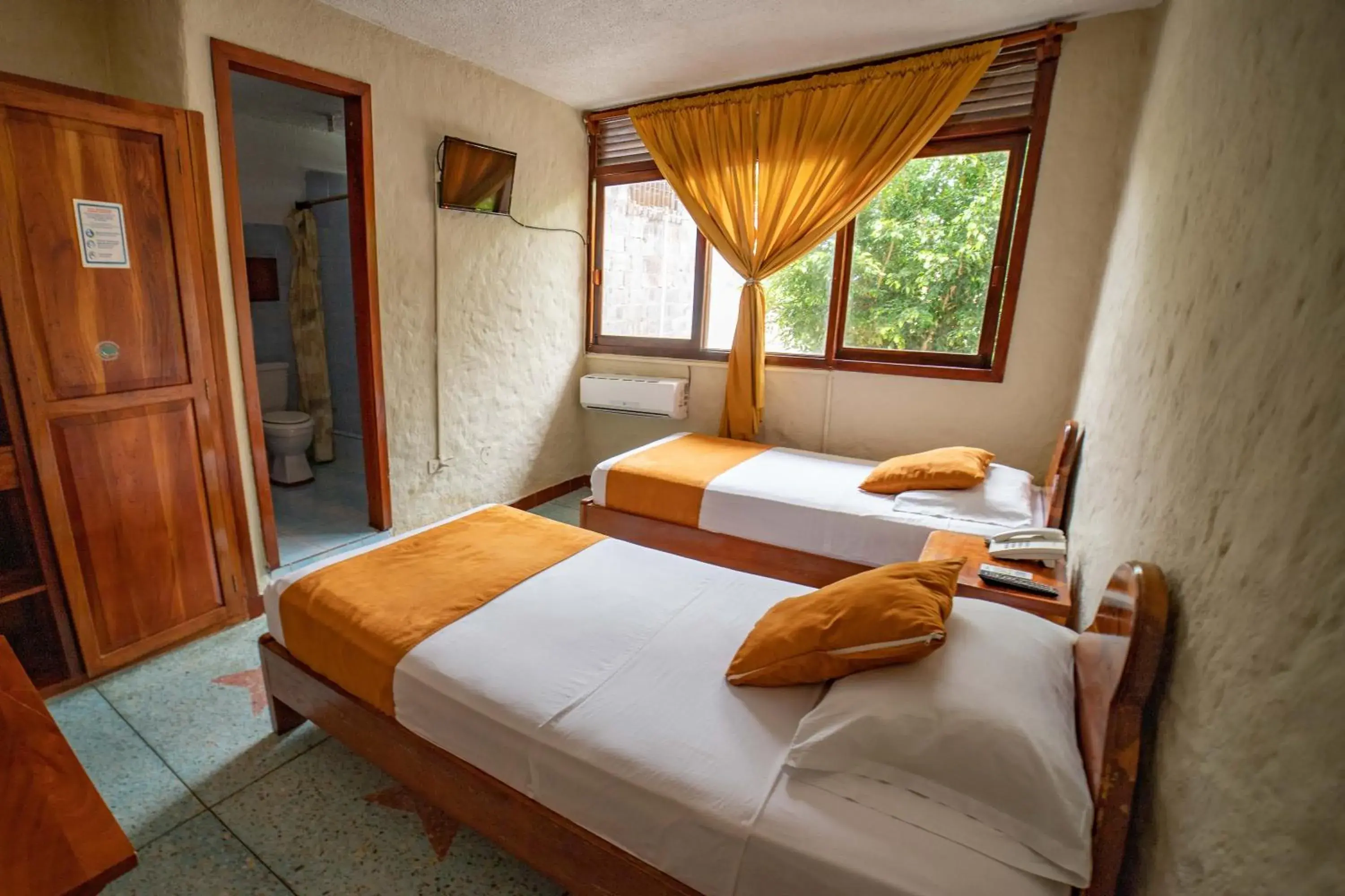 Budget Twin Room in Hostal Estrella de Mar Budget Twin Room in Hostal Estrella de Mar