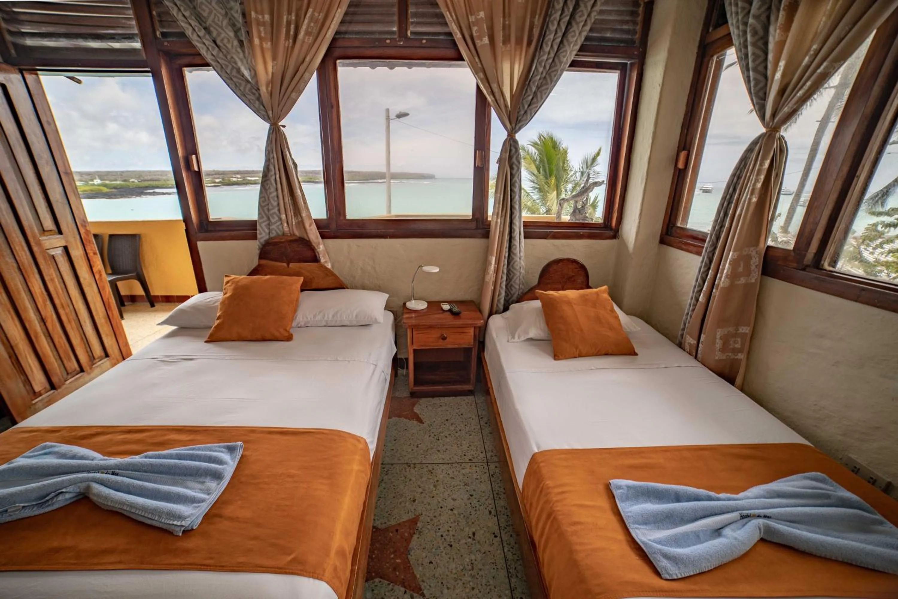 Queen Room with Extra Bed and Full Sea View in Hostal Estrella de Mar