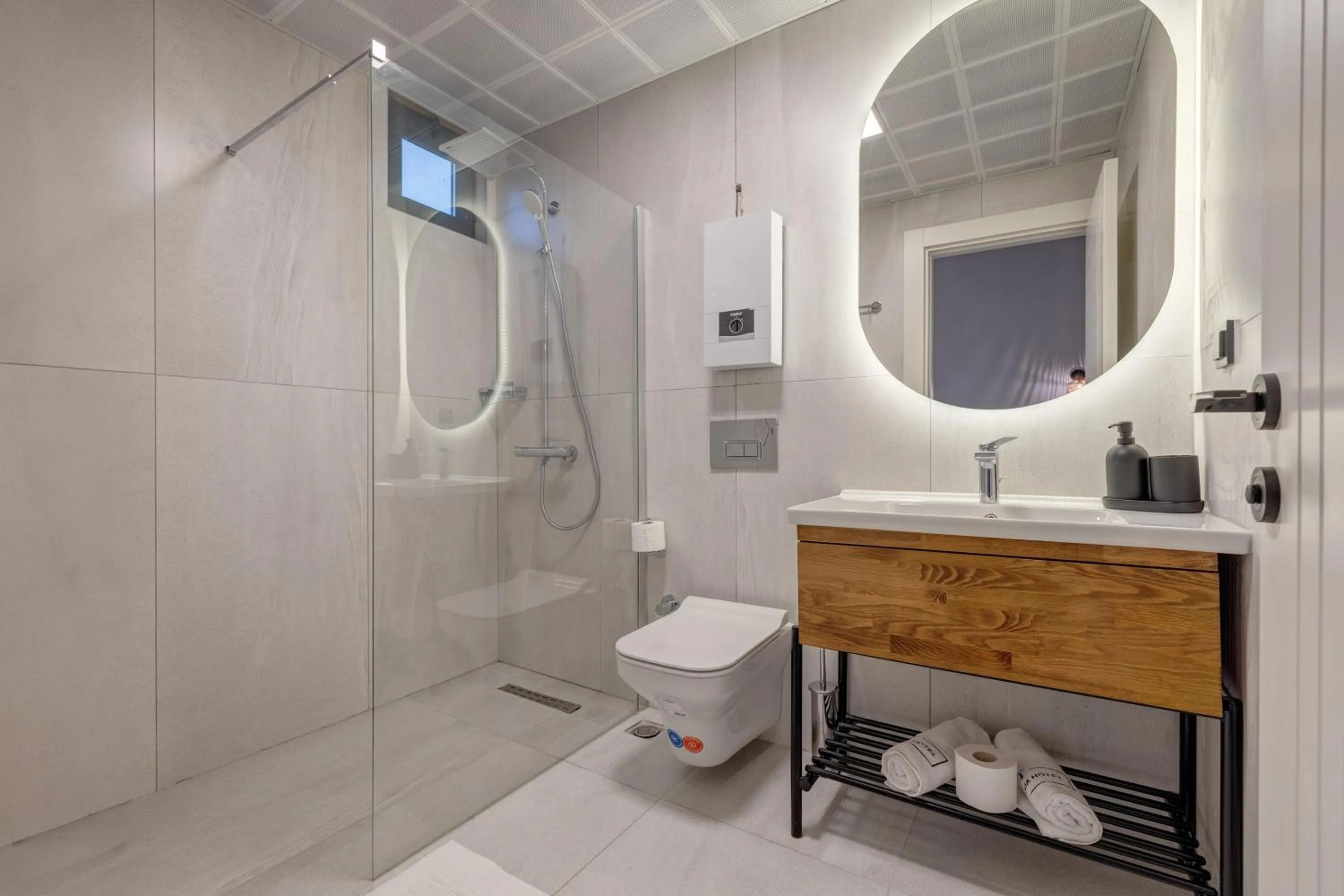 Shower in Rota Kilidonia Karaöz Suites&Villas