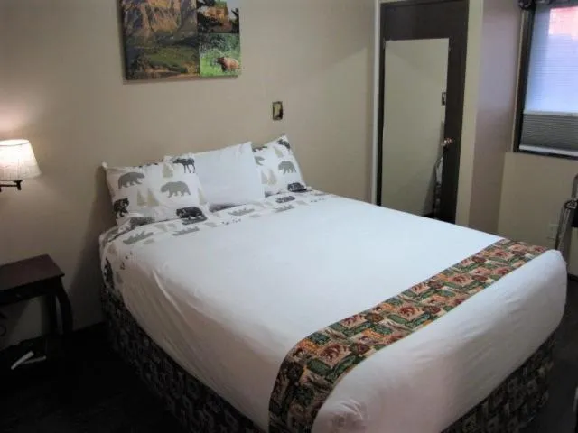Bedroom, Bed in Bear Country Inn and Suites
