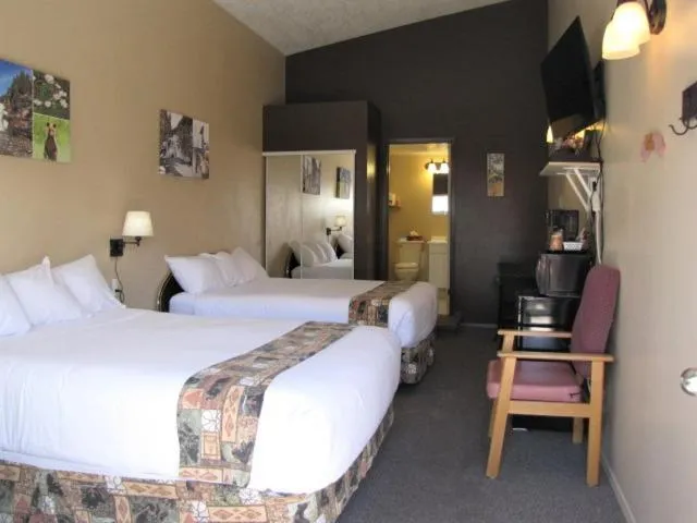 Photo of the whole room, Bed in Bear Country Inn and Suites