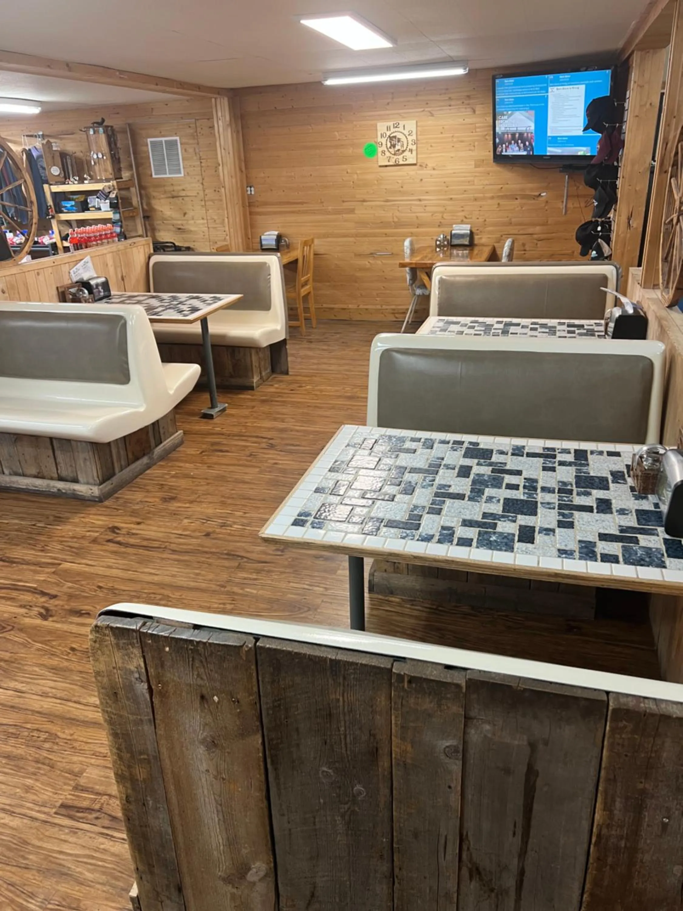 Restaurant/places to eat in Bear Country Inn and Suites