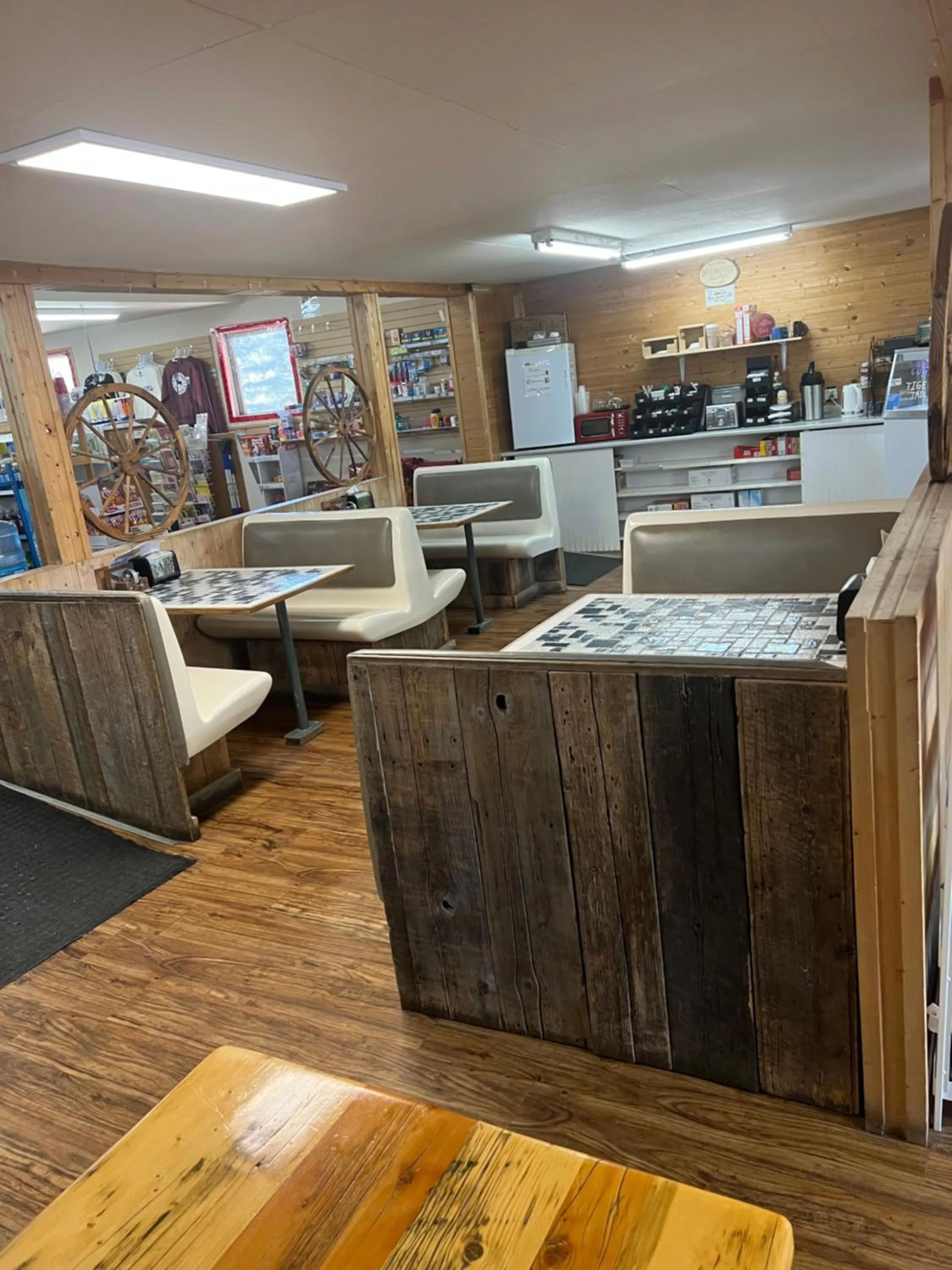 Restaurant/places to eat in Bear Country Inn and Suites