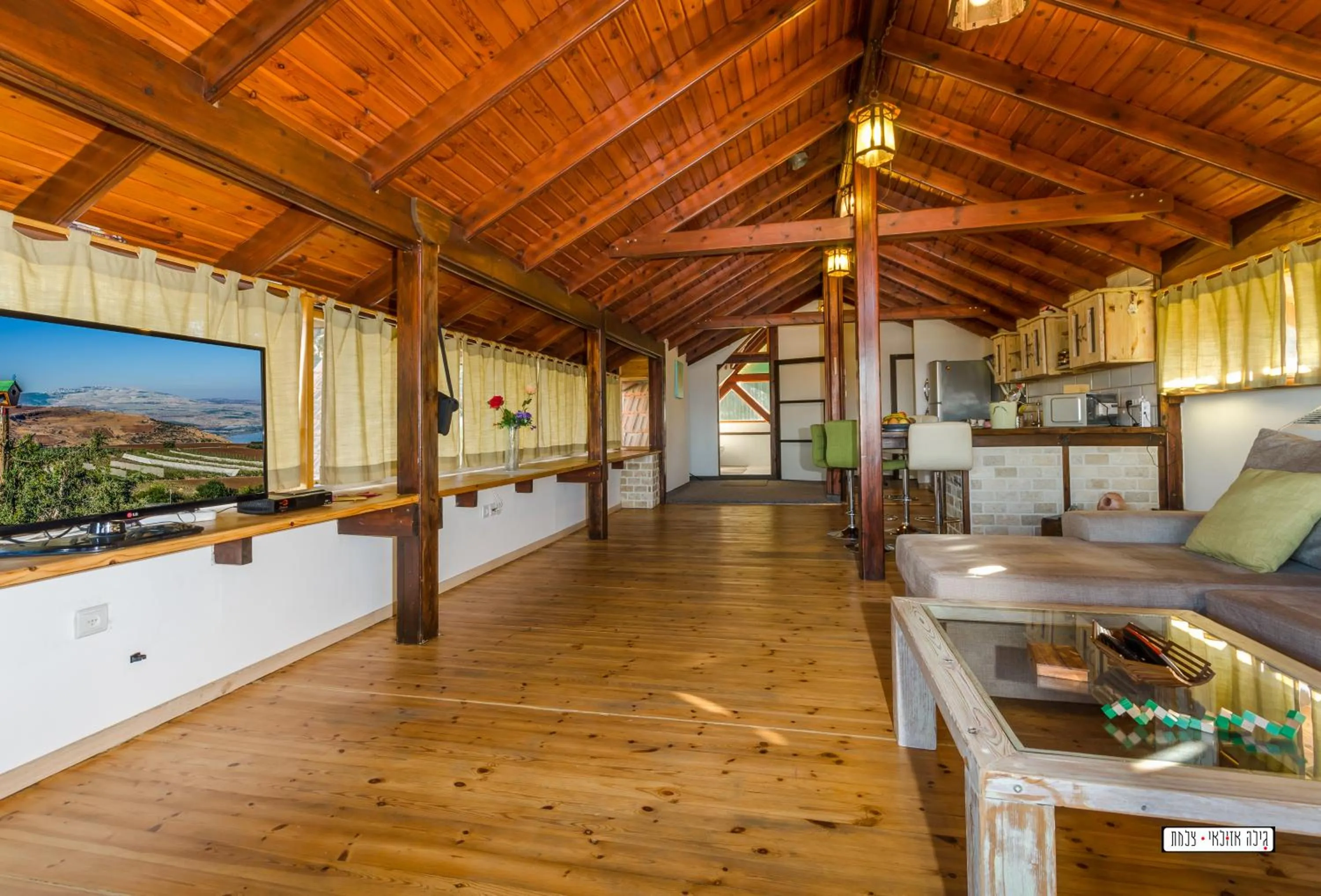 Facade/entrance in Beautiful Lake View Wooden House