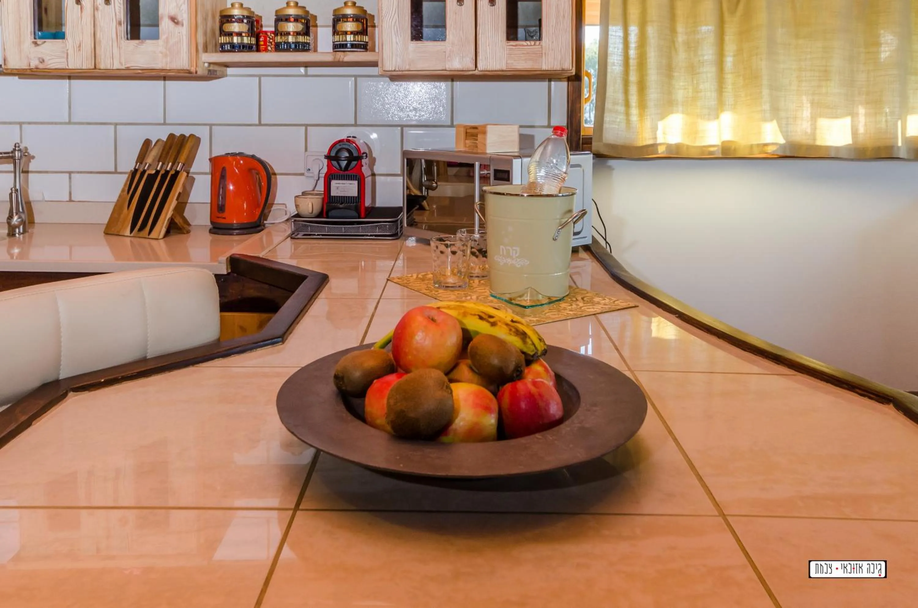 Food in Beautiful Lake View Wooden House