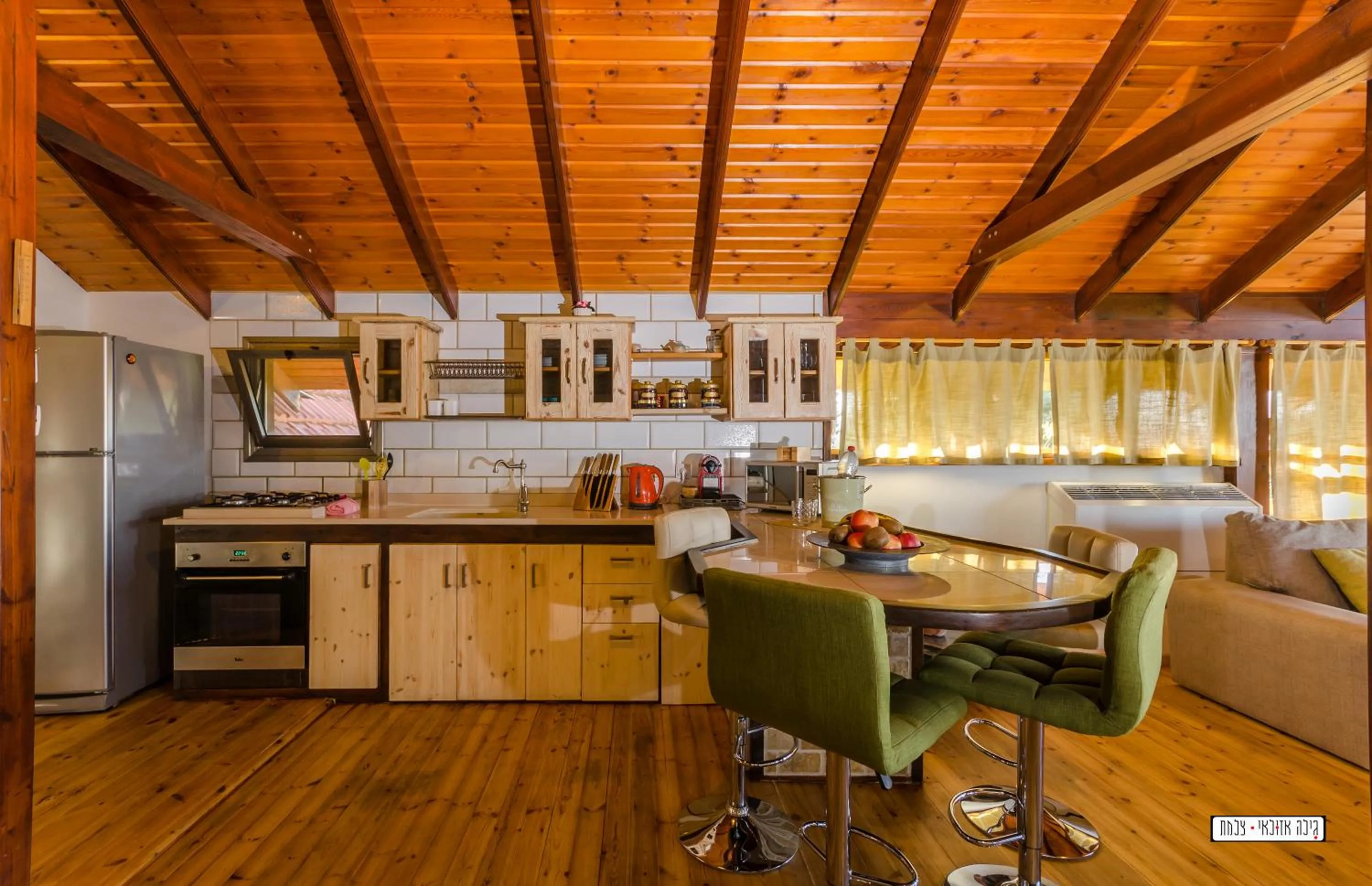 Kitchen or kitchenette in Beautiful Lake View Wooden House