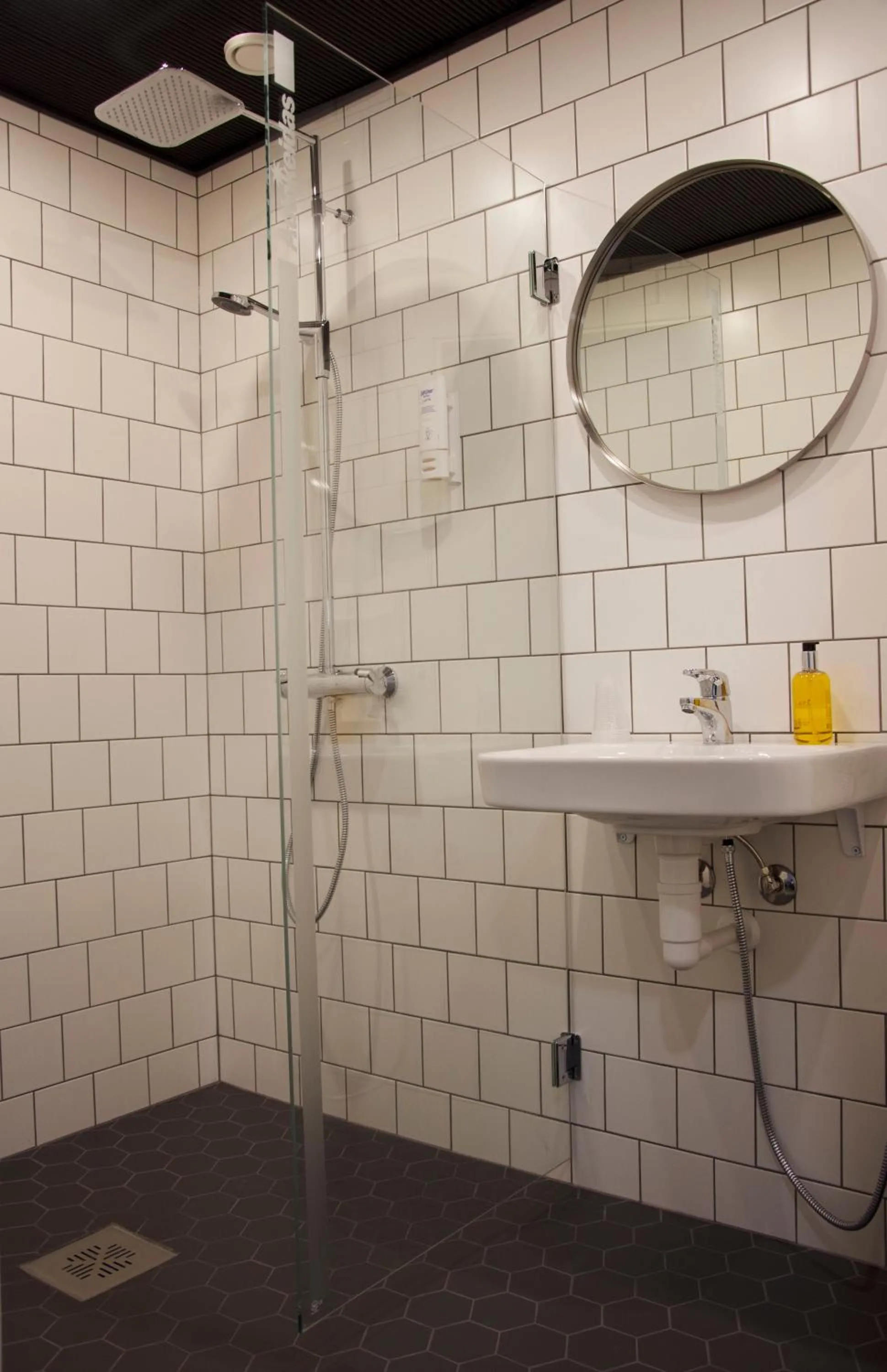 Bathroom in Autokeidas Forssa Motelli