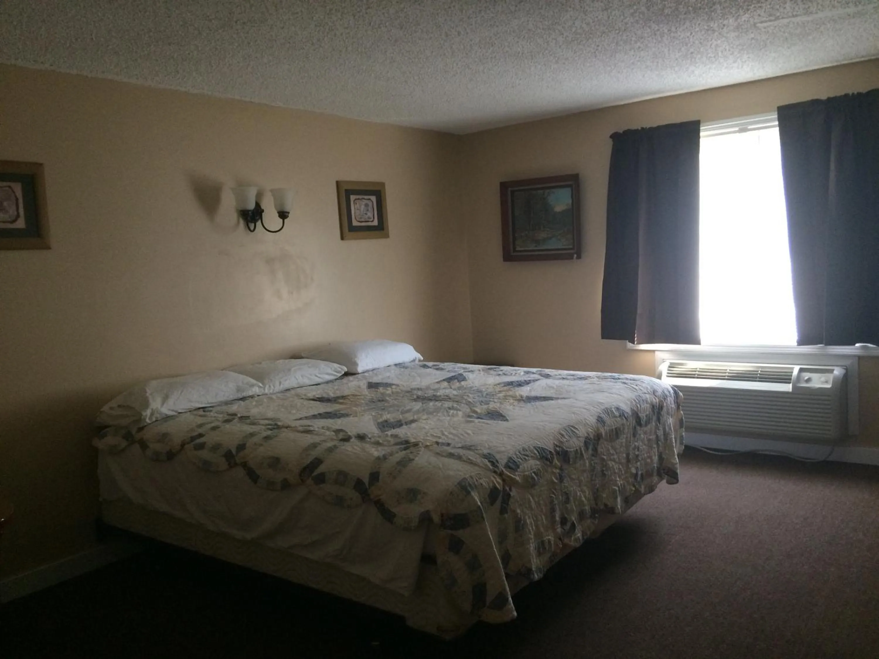 Bed in Chaffee Lodge