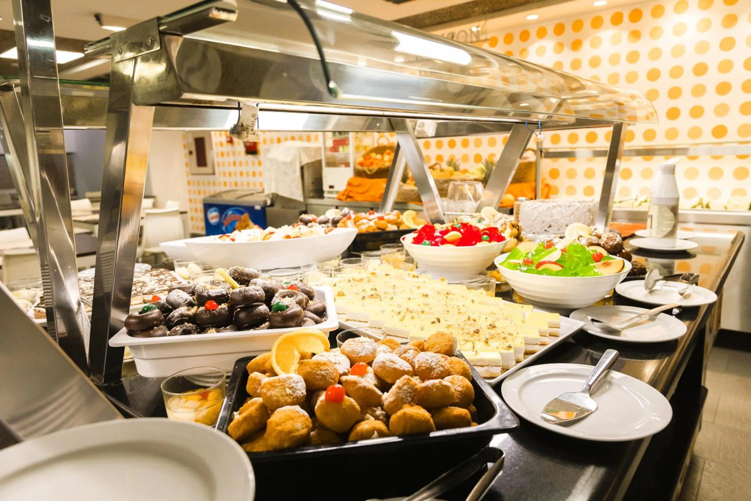 Restaurant/places to eat in Sol y Sombra