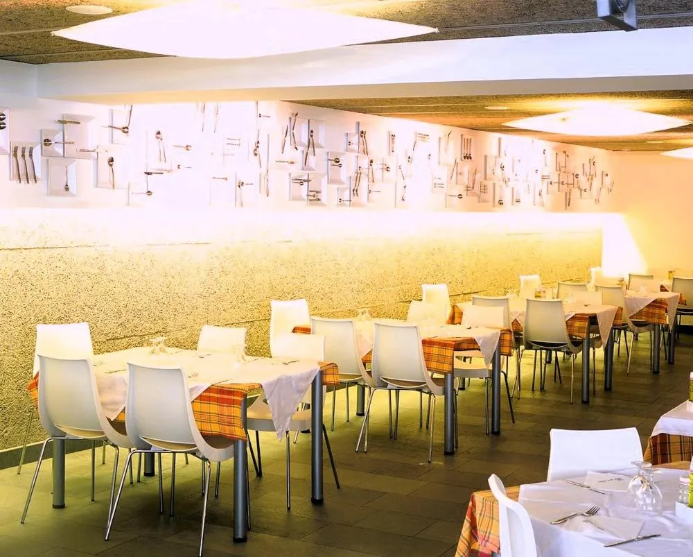 Restaurant/places to eat in Sol y Sombra