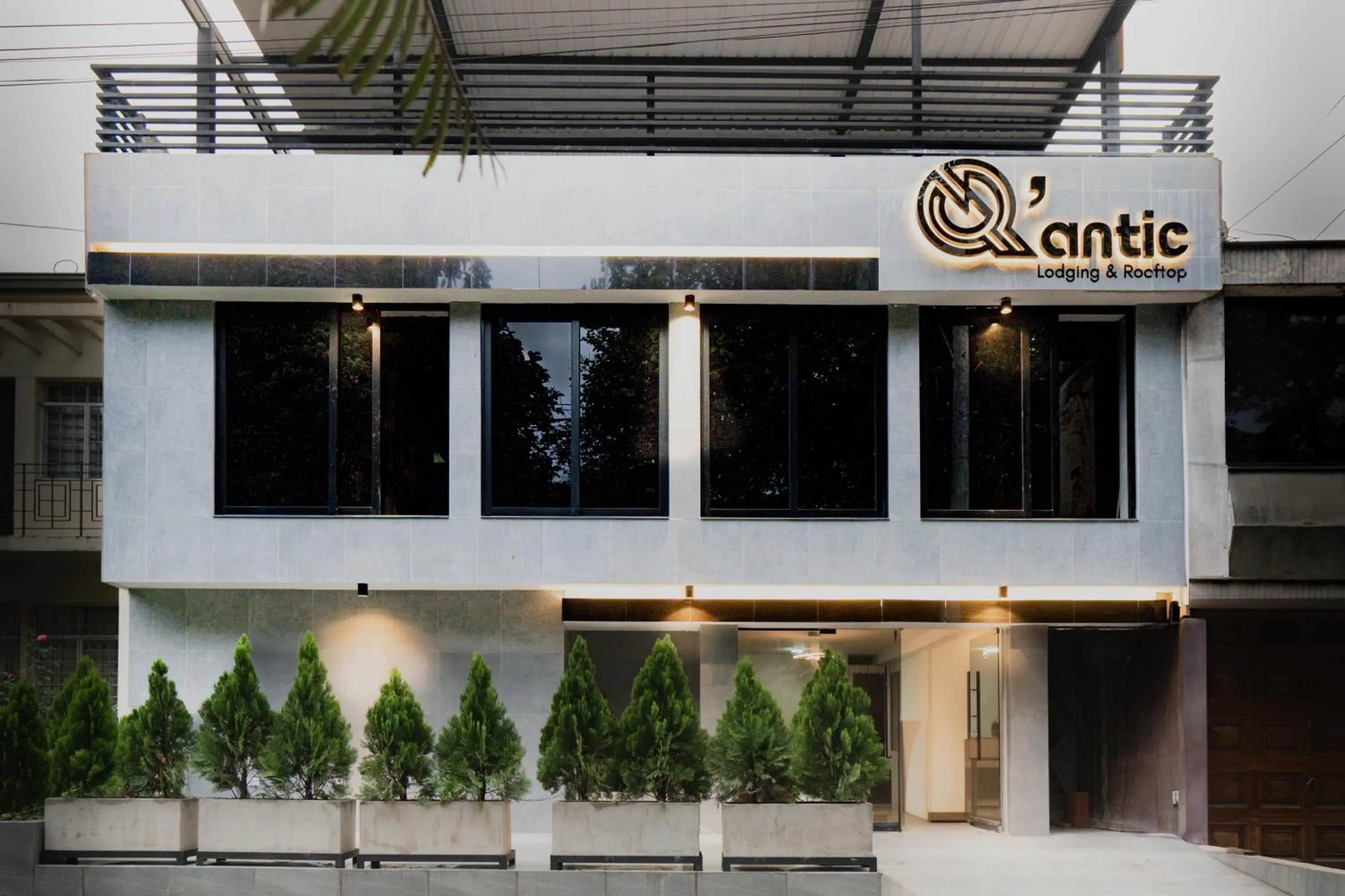 Qantic Lodging & Rooftop