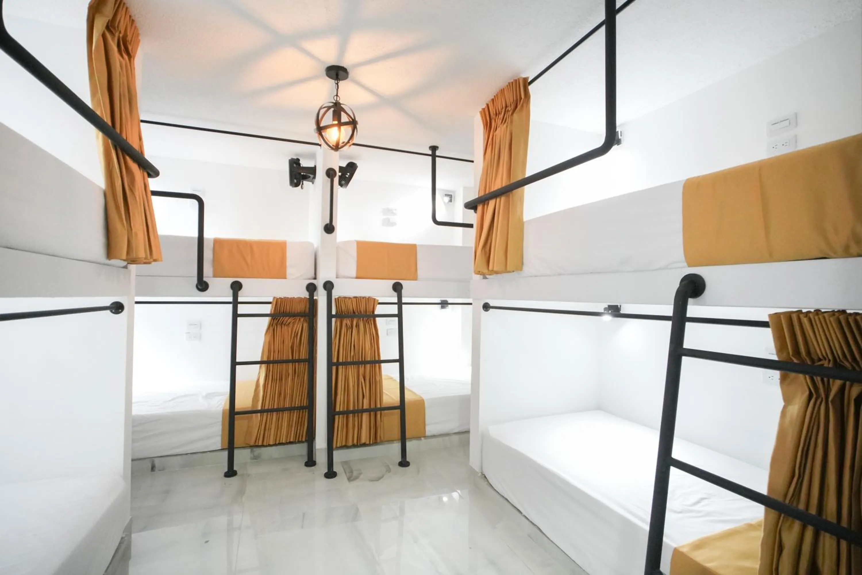Qantic Lodging & Rooftop