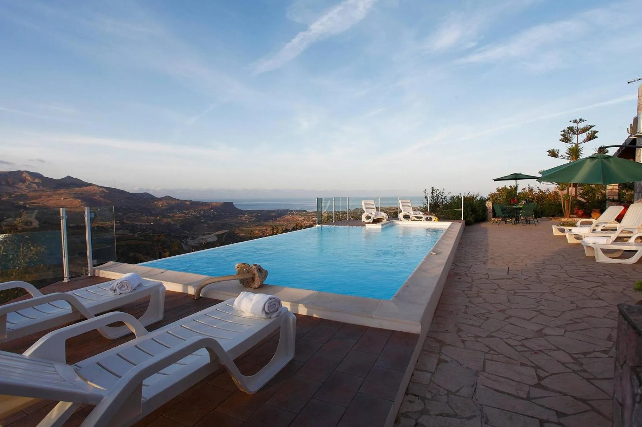 Swimming pool in Villa del Poggio