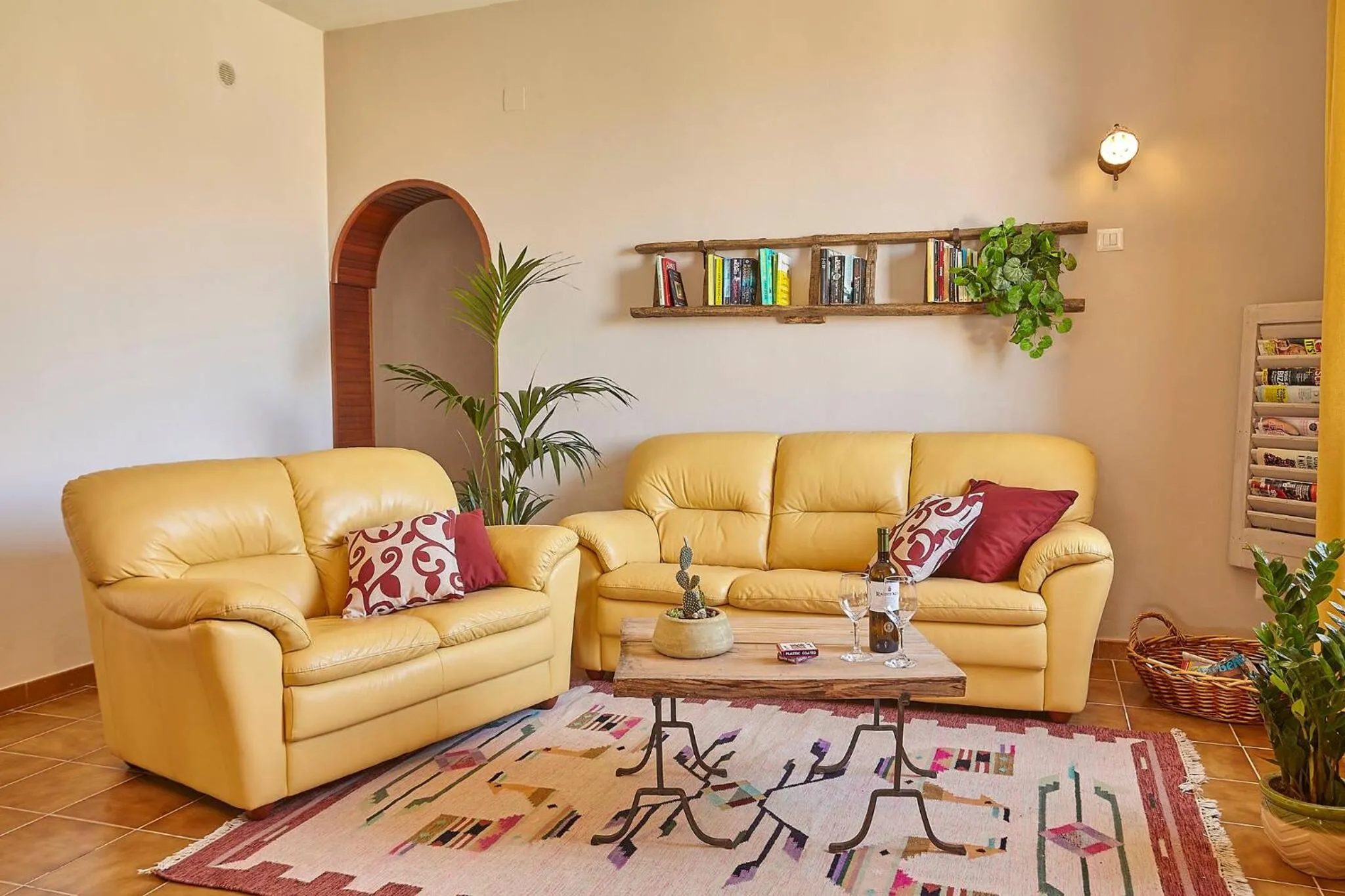 Communal lounge/ TV room in Villa del Poggio
