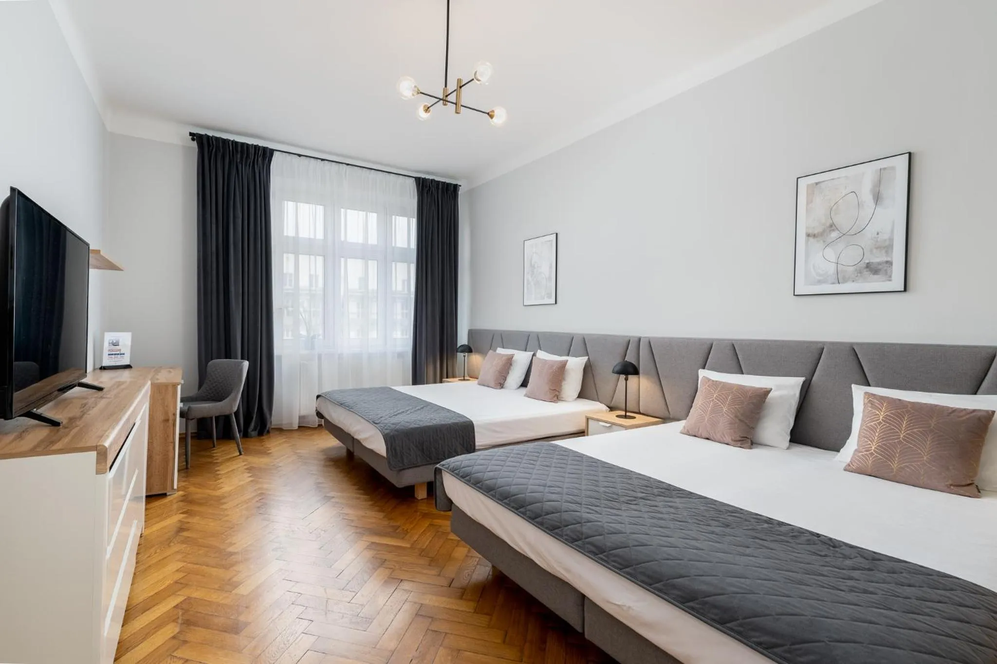 TV and multimedia, Bed in Wawel Apartments - Old Town