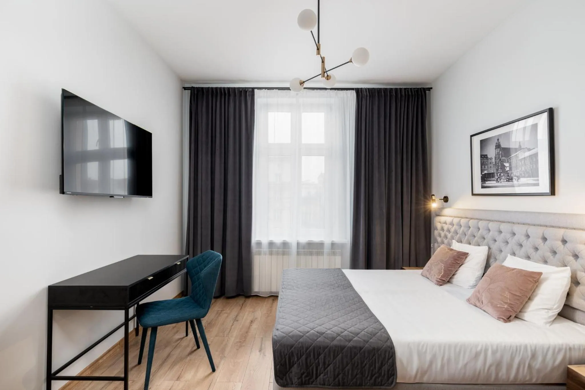 TV and multimedia, Bed in Wawel Apartments - Old Town