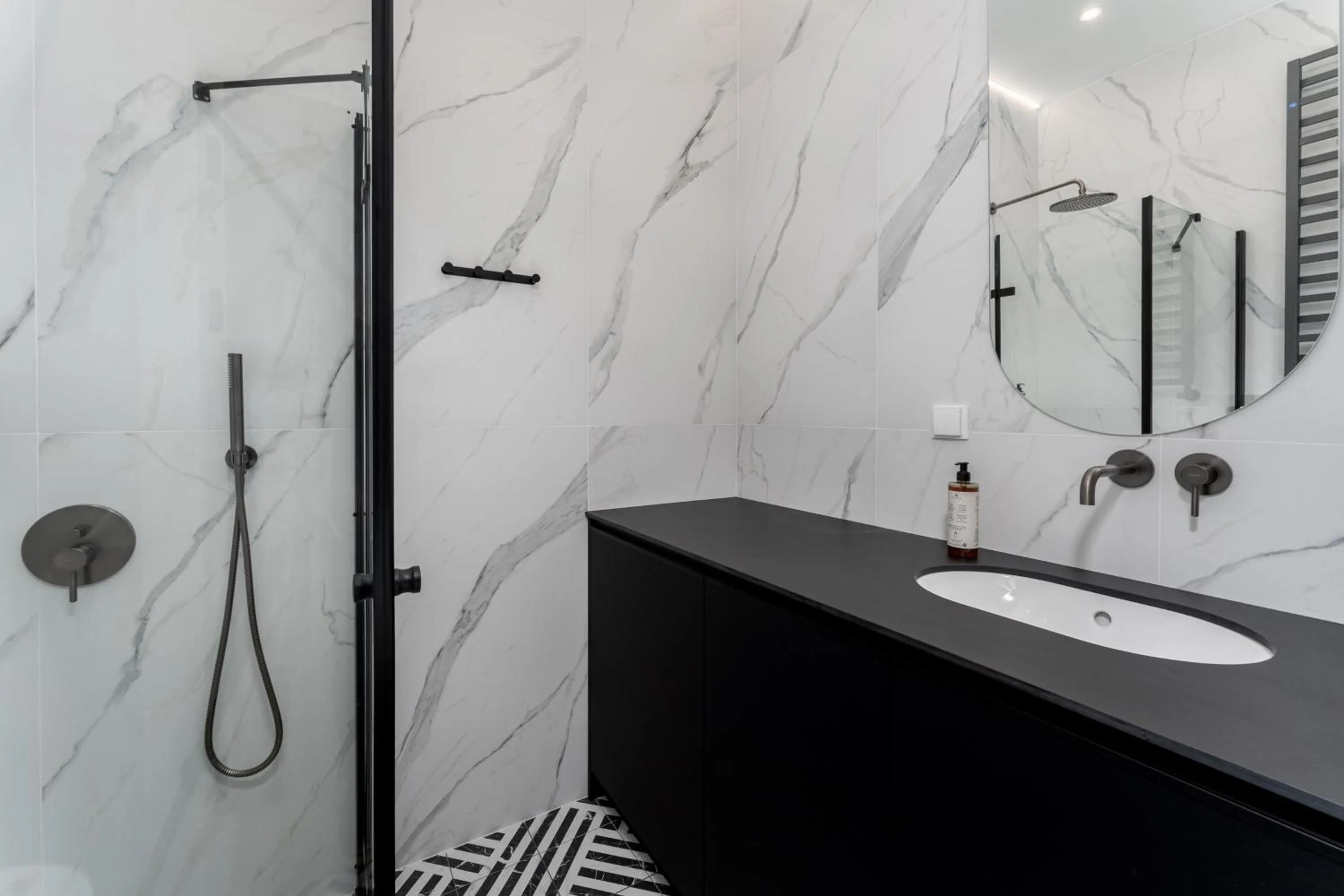 Shower in Wawel Apartments - Old Town