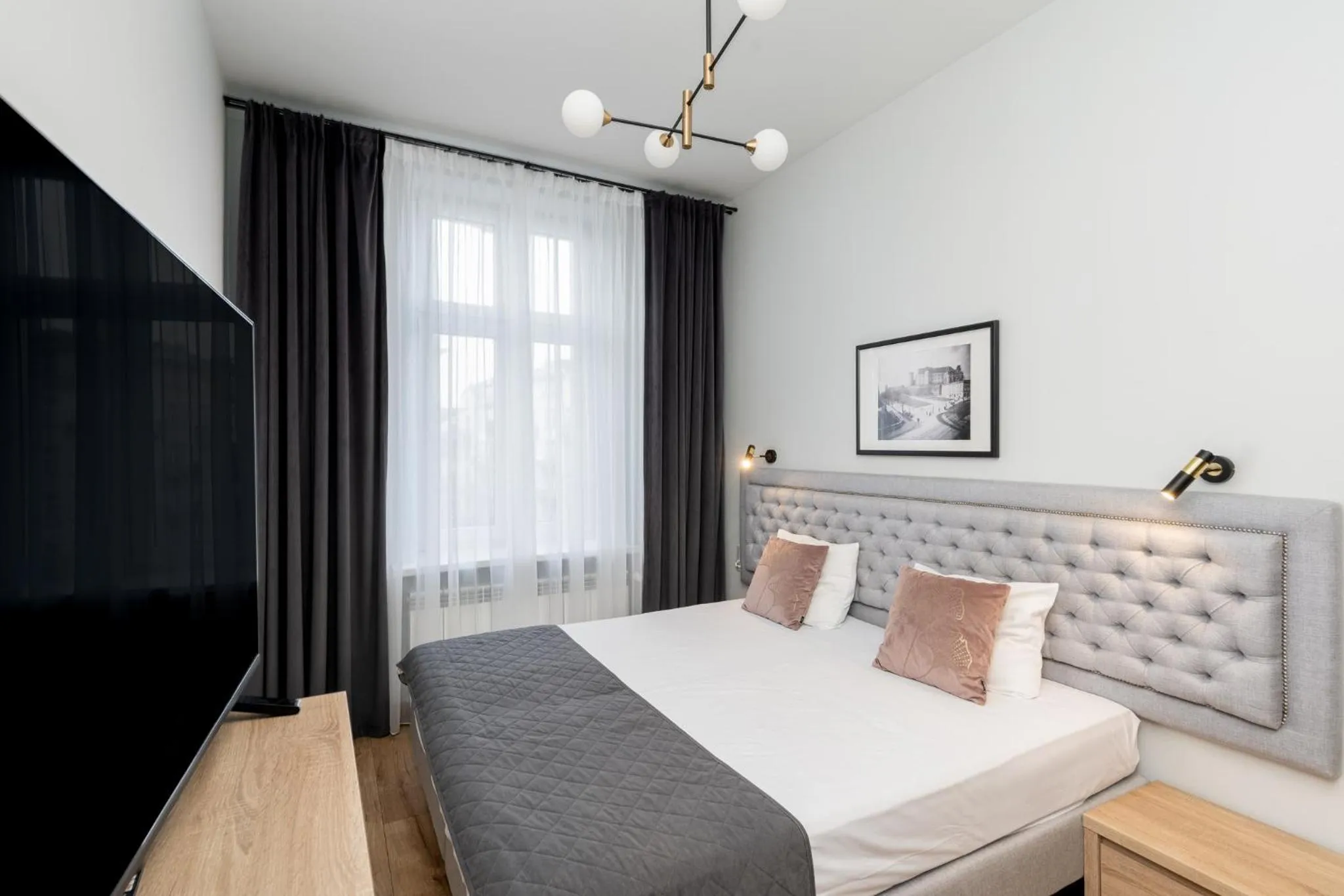 TV and multimedia, Bed in Wawel Apartments - Old Town