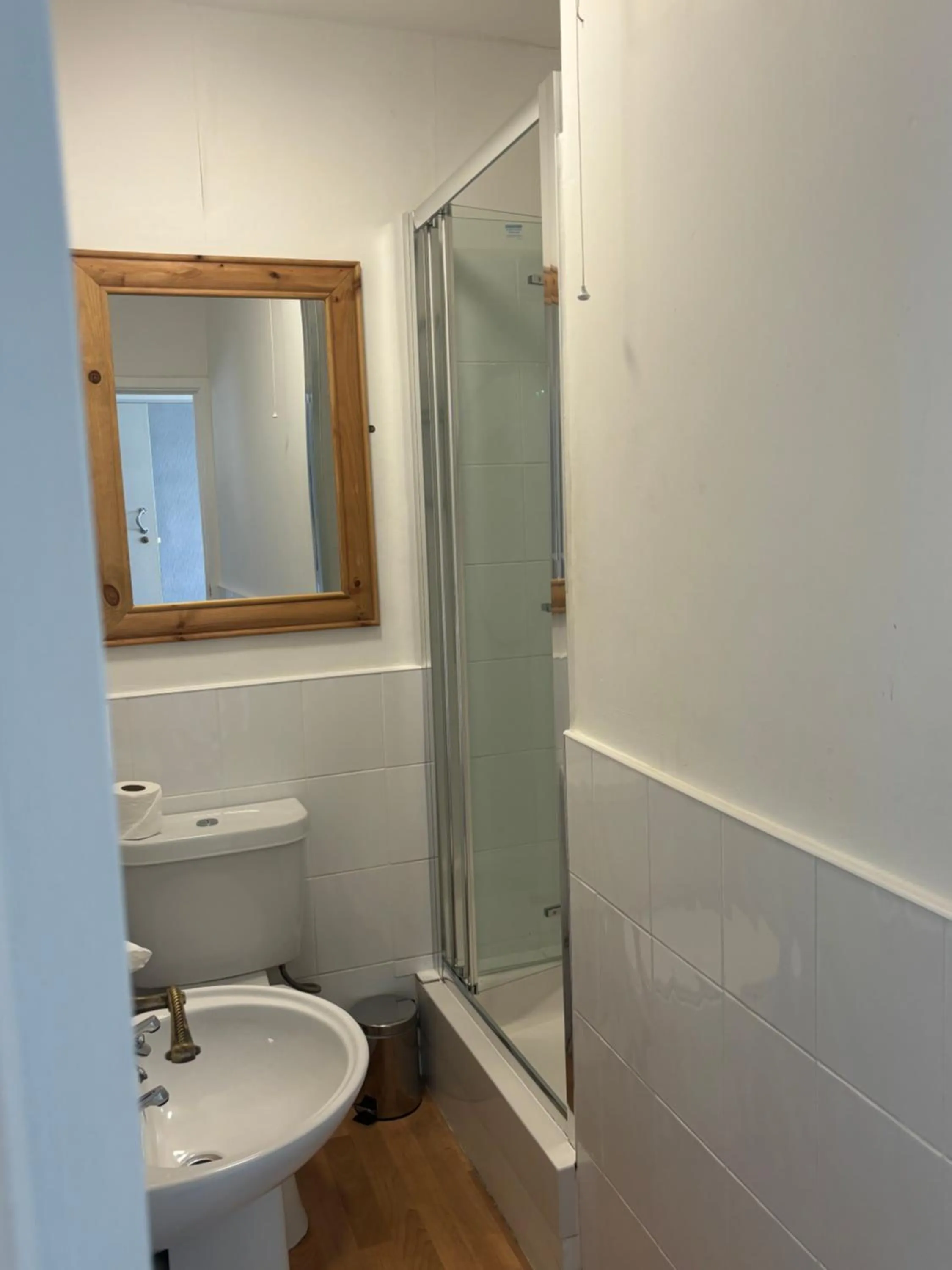 Shower, Bathroom in The Yacht Inn