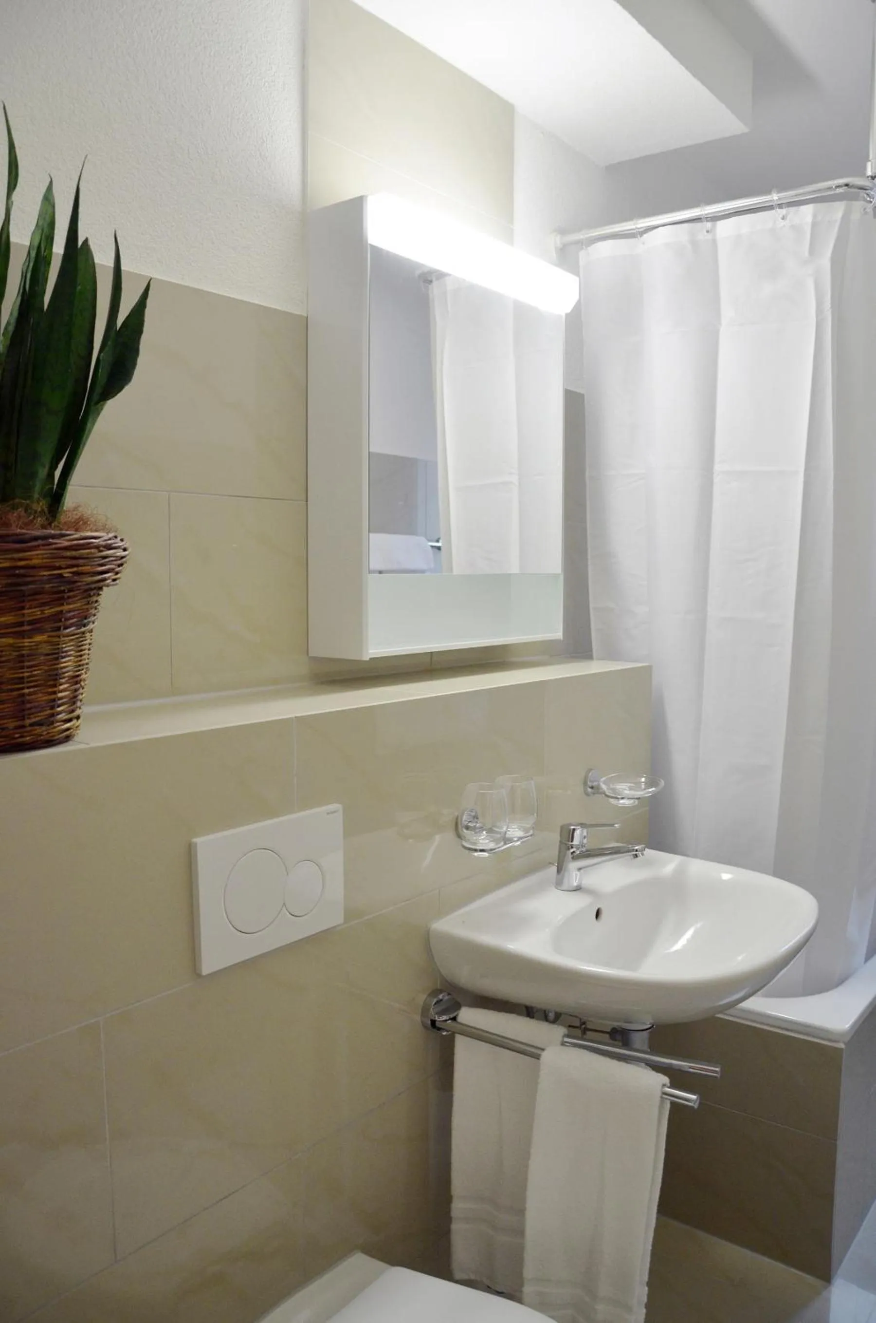 Bathroom in Rent a Home Landskronstrasse - Self Check-In
